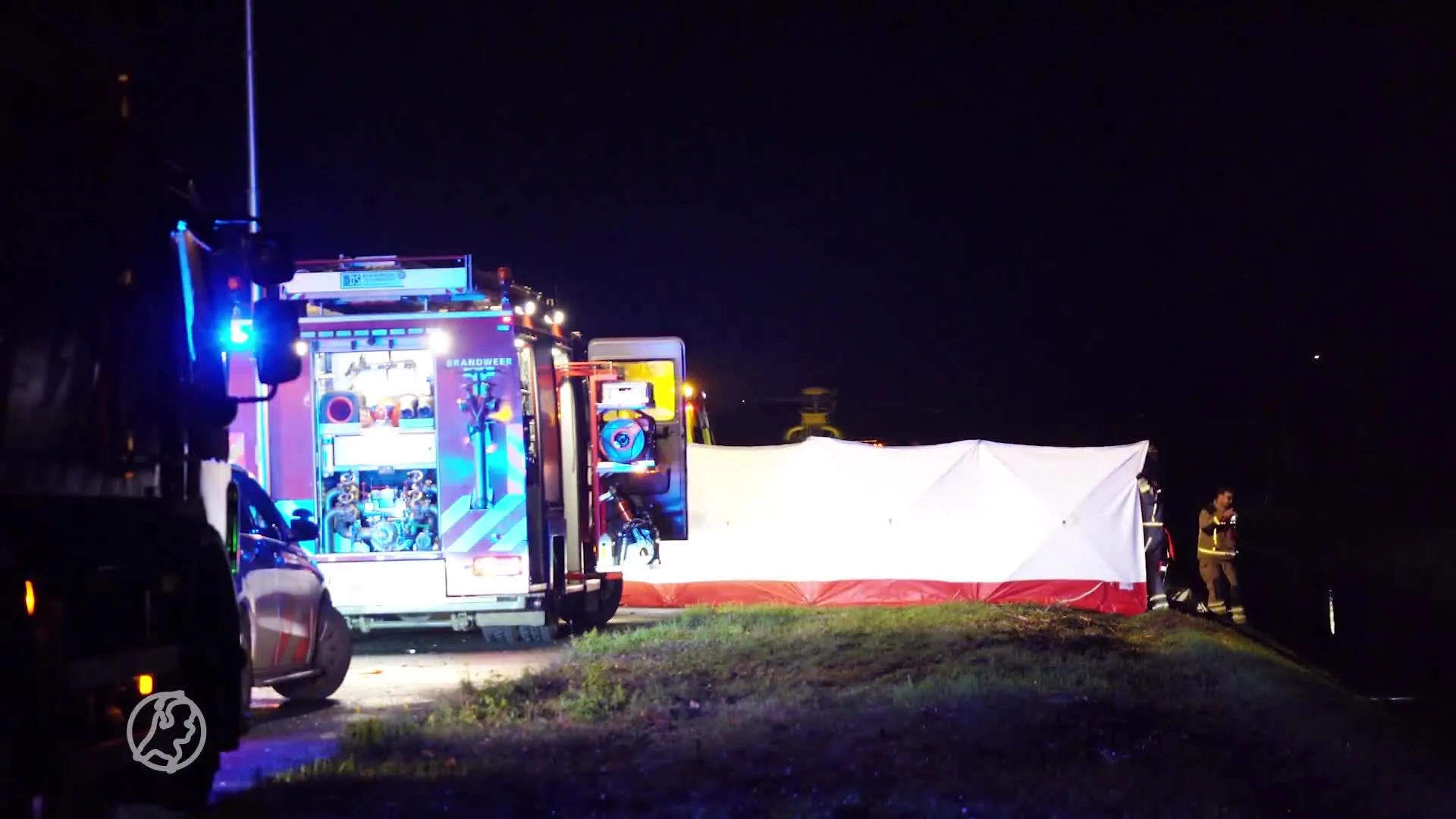 Auto raakt te water bij ongeluk A28, man overlijdt en twee zwaargewonden