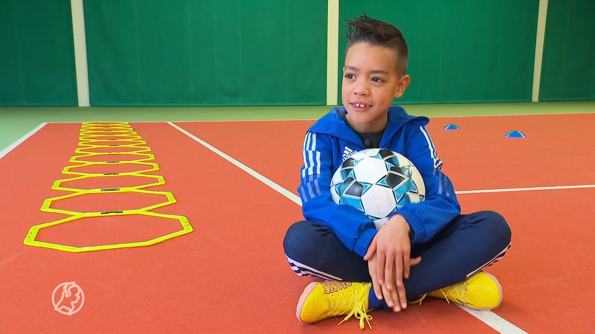 Voetbalwonder Lux (8) mag meetrainen bij Vitesse na record balletje hooghouden
