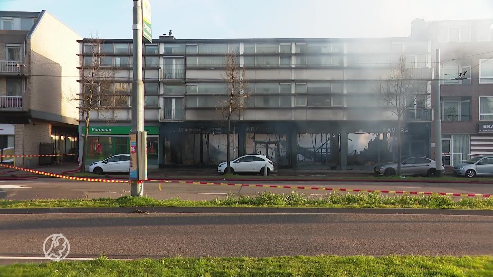 Grote brand bij binnenstad Arnhem, meerdere panden in lichterlaaie