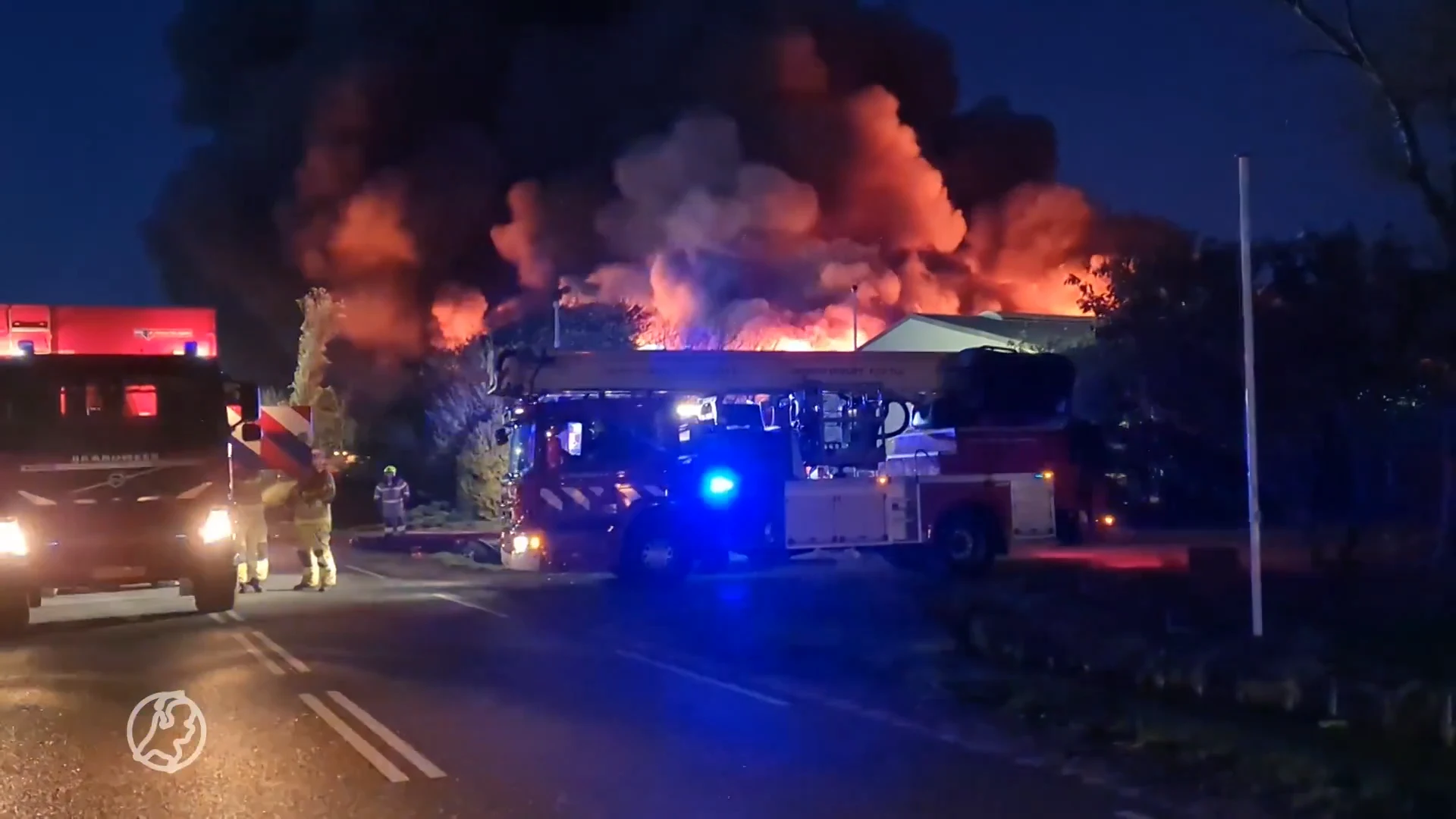 Zeer grote brand bij bloembollenbedrijf Den Helder