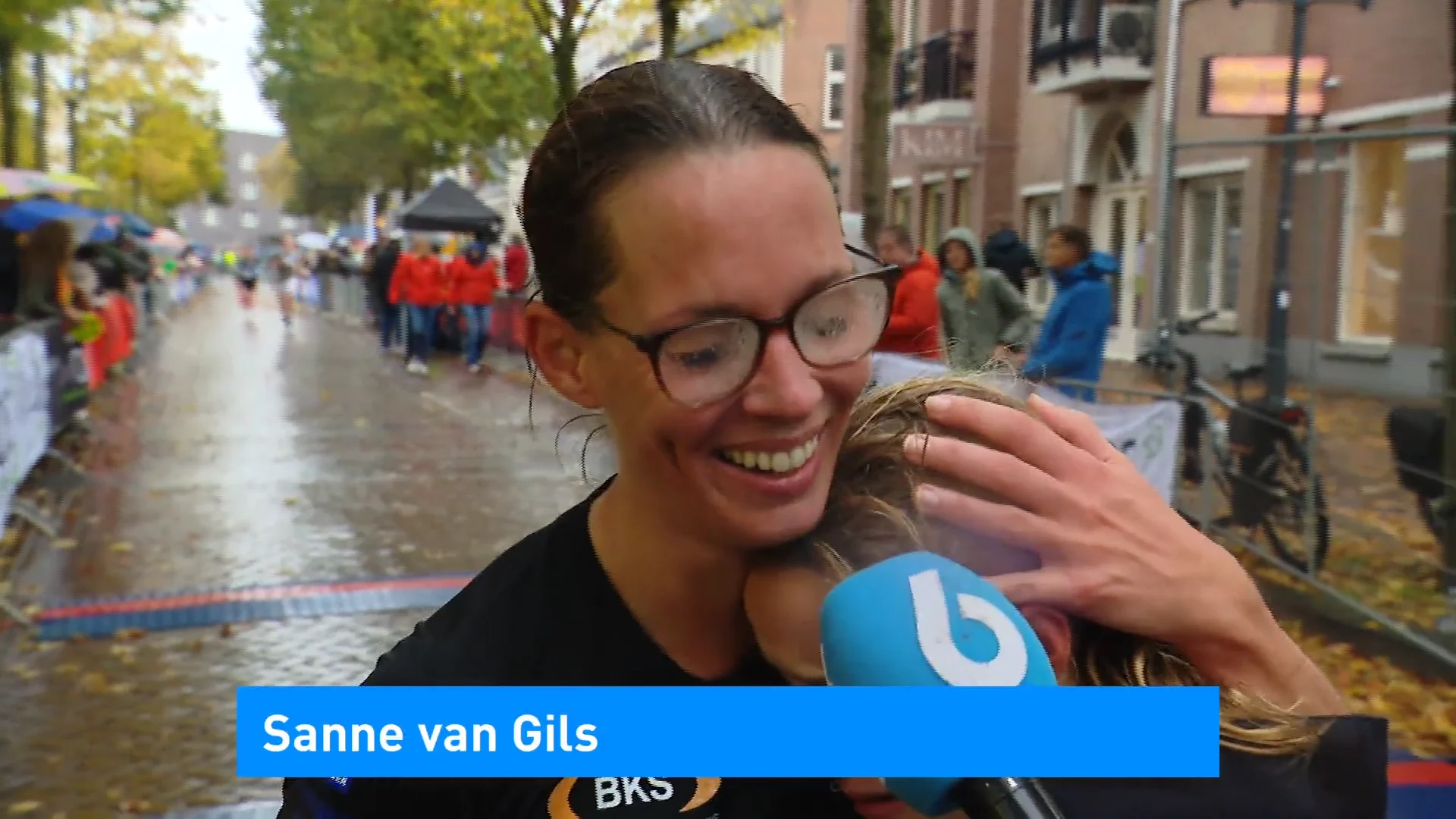 Sanne rent 5 marathons in 5 weken: 'Om dorpsgenoten aan het sporten te krijgen'