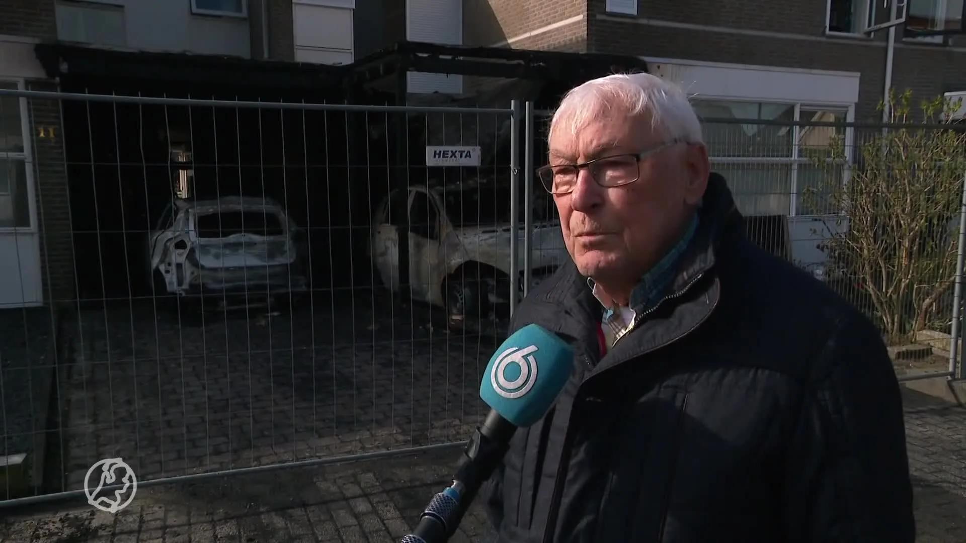 Auto's verwoest en woningen onbewoonbaar door brandstichting