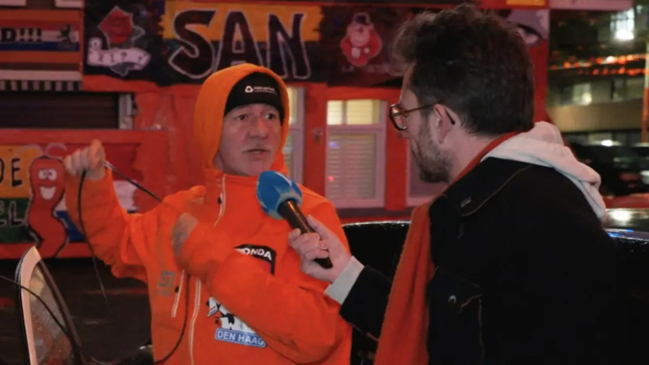 'Ik loop een beetje mank, want ik ben gisteren naar de hoeren geweest!'