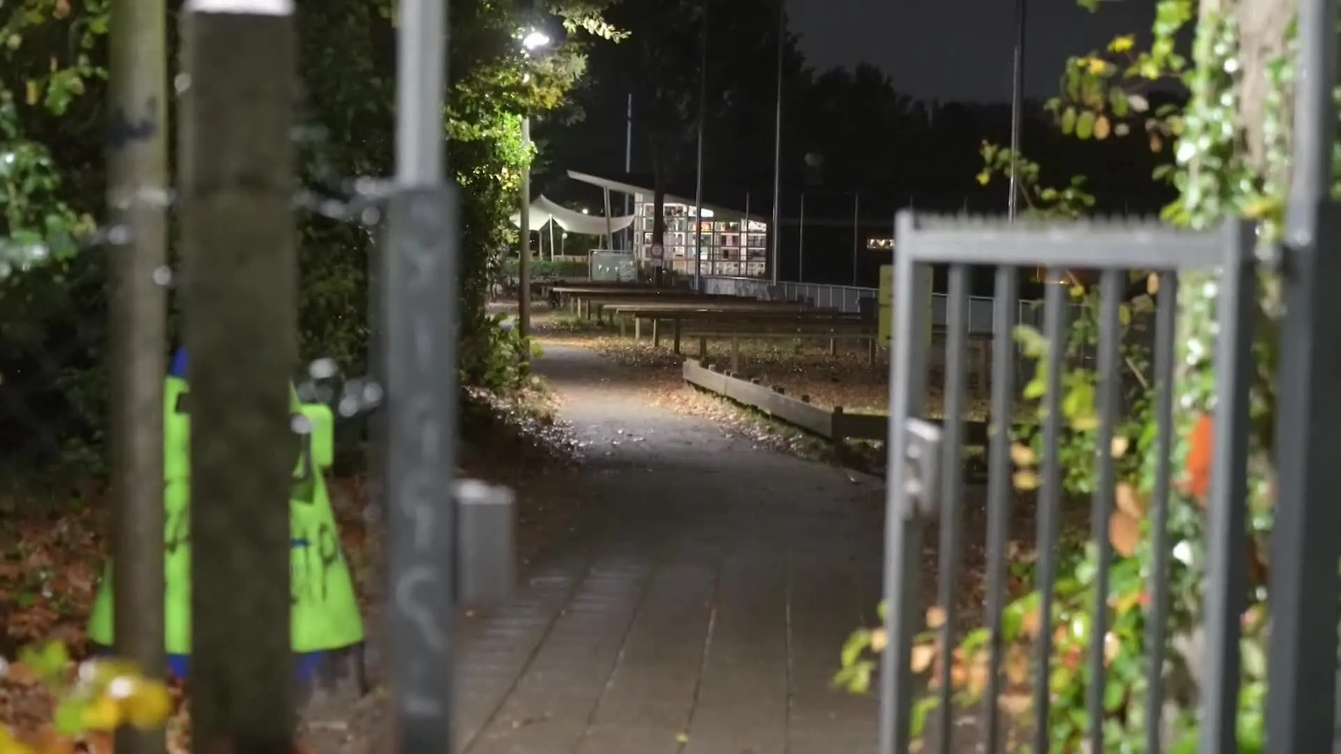 Politie Soest slaat alarm om urgente vermissing 11-jarig meisje in hockeykleding