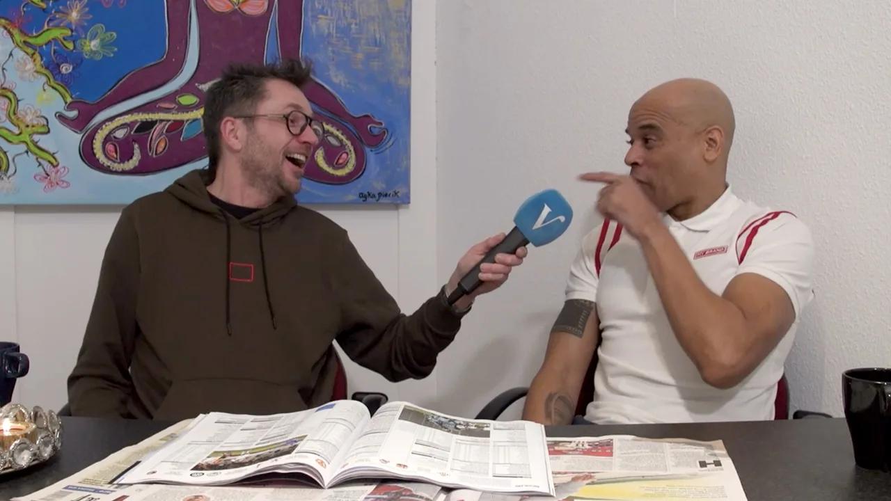 Tom Staal en Glenn Helder breken de week: 'Die microfoon gaat straks ergens anders heen!'