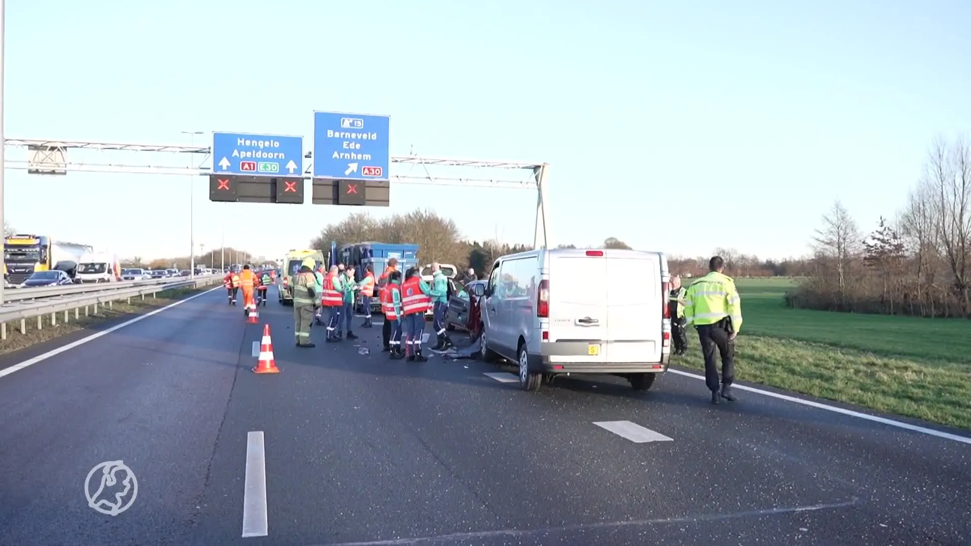 Grote kettingbotsing op A1 bij Apeldoorn, één zwaargewonde