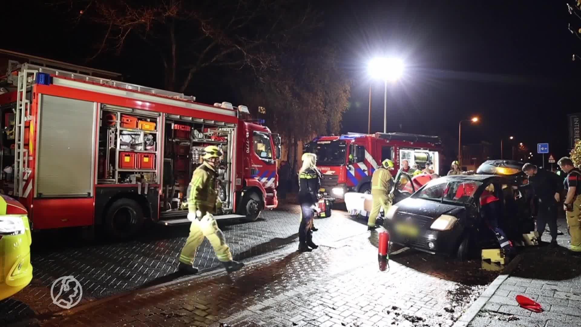 Geparkeerde auto voortuin in geduwd na botsing op hoge snelheid