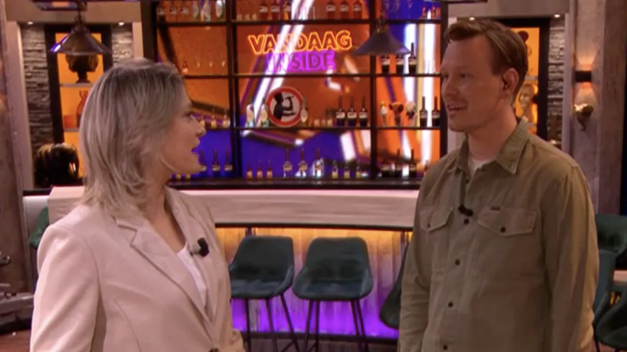 Roxane en Sam blikken In de Wandelgangen terug op debuut van Sam als presentator