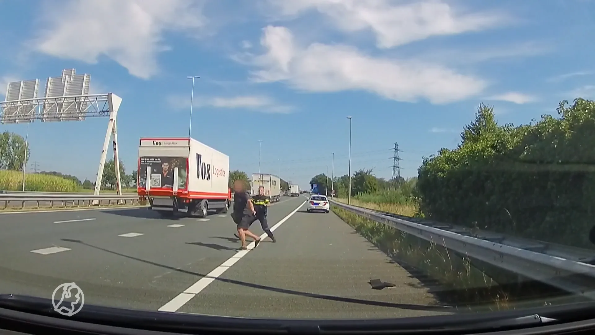 Agenten redden met gevaar voor eigen leven man die A65 wil oversteken