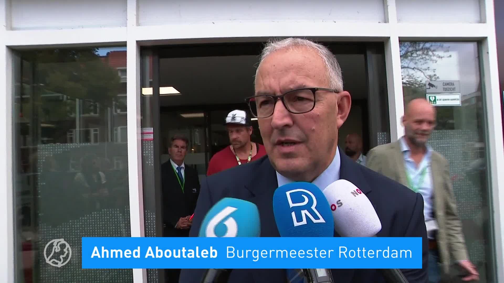 Burgemeester Aboutaleb steekt bewoners hart onder de riem: 'Sloten met tranen'