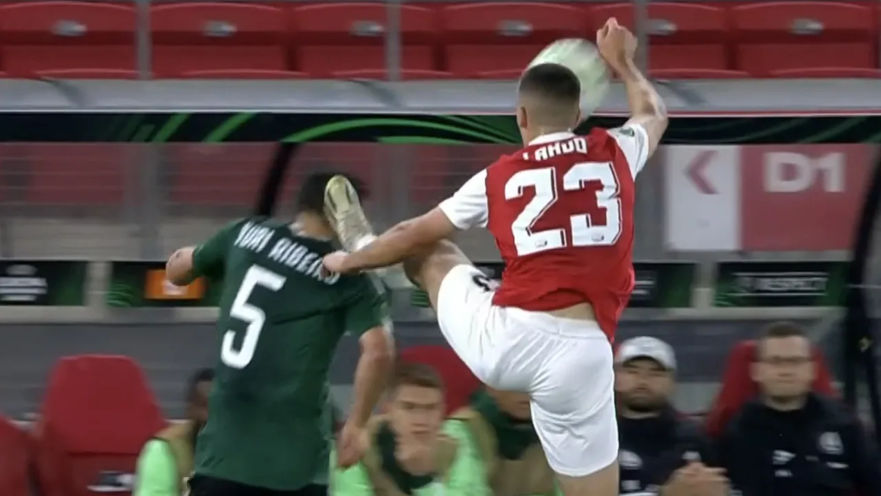 ROOD: Lahdo krijgt rode kaart en kan gaan douchen