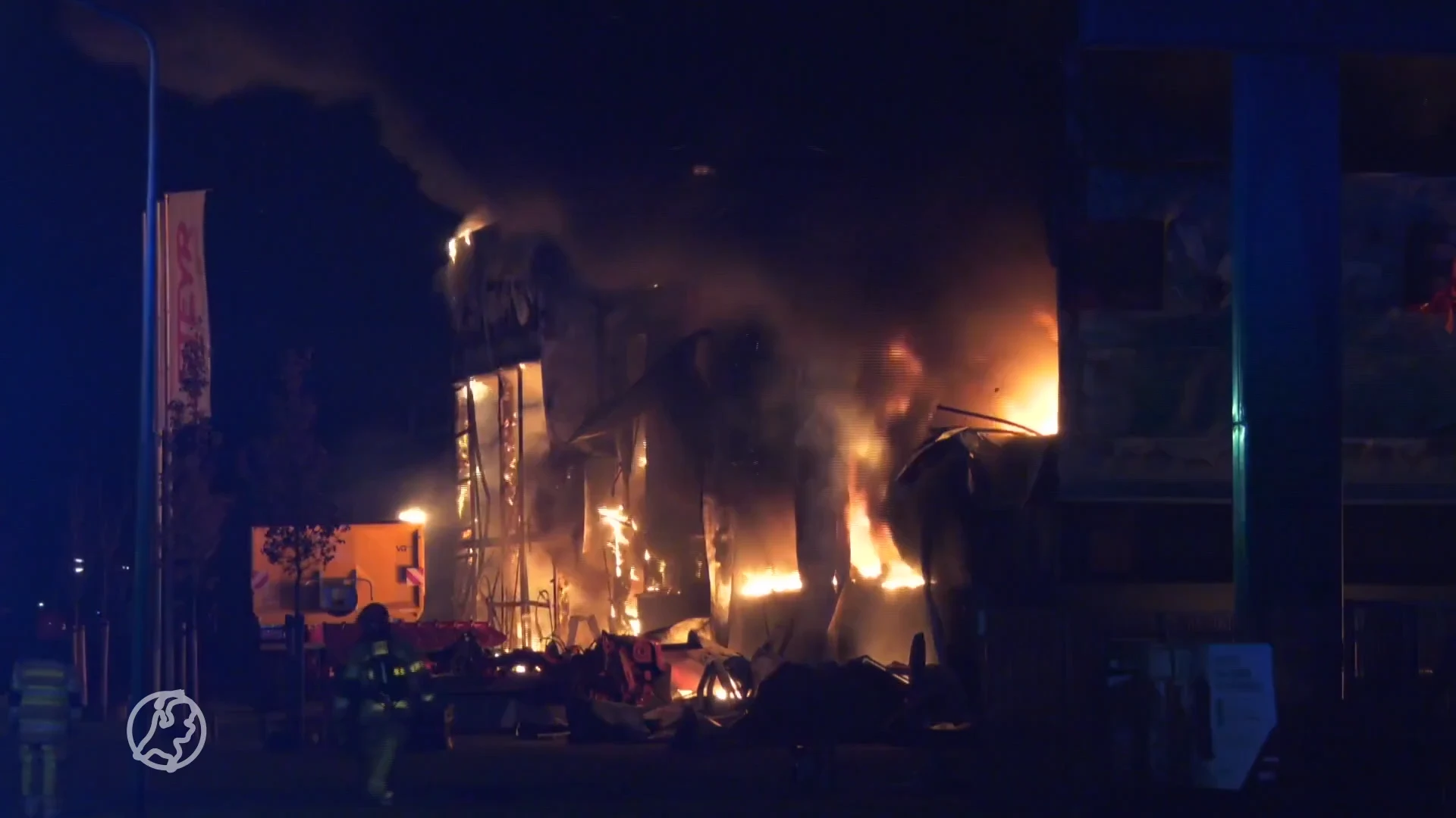 Verwoestende brand bij landbouwbedrijf in Flevolandse Zeewolde