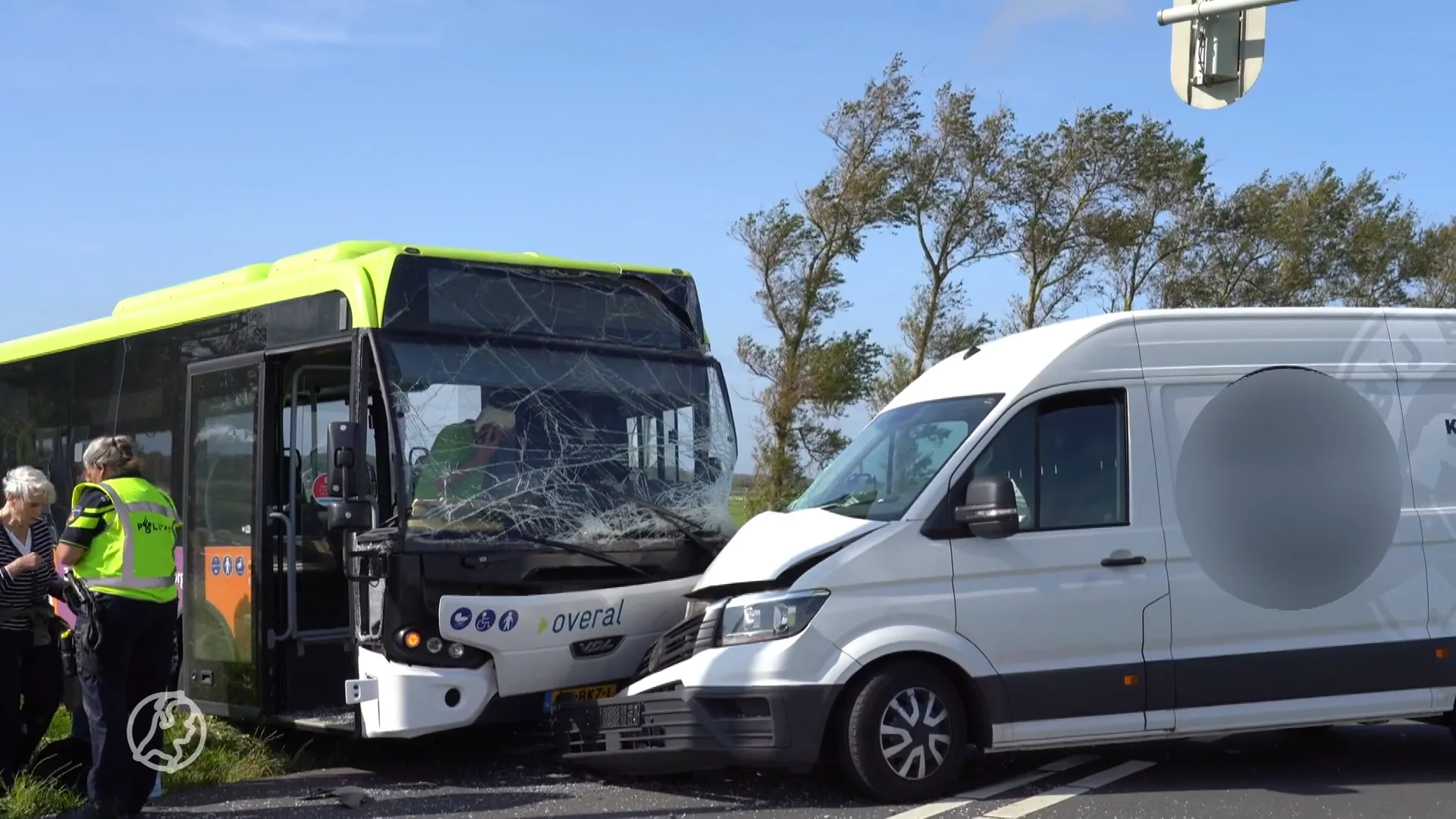 Gewonden door aanrijding lijnbus en bestelbus Noord-Holland