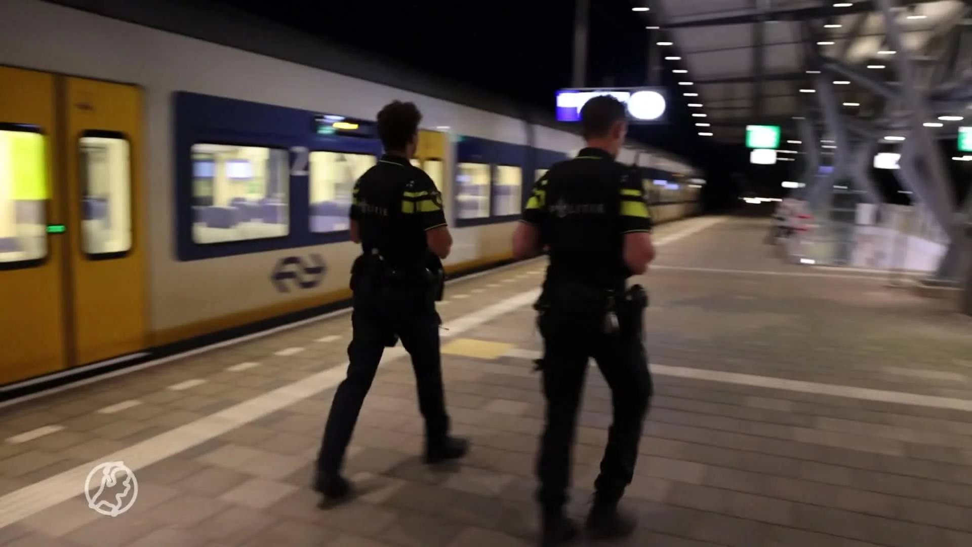 Verdachte schietpartij Rotterdam vlucht met de trein; arrestatieteam legt treinverkeer stil