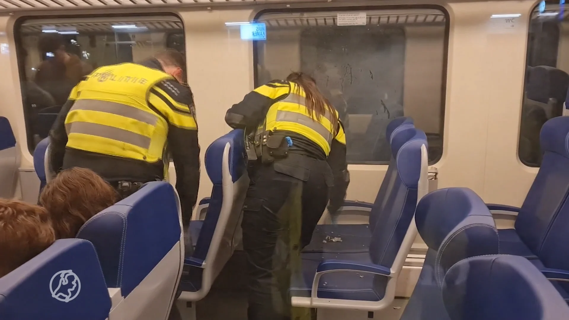 Zwaar vuurwerk ontploft in treincoupé, passagier raakt gewond