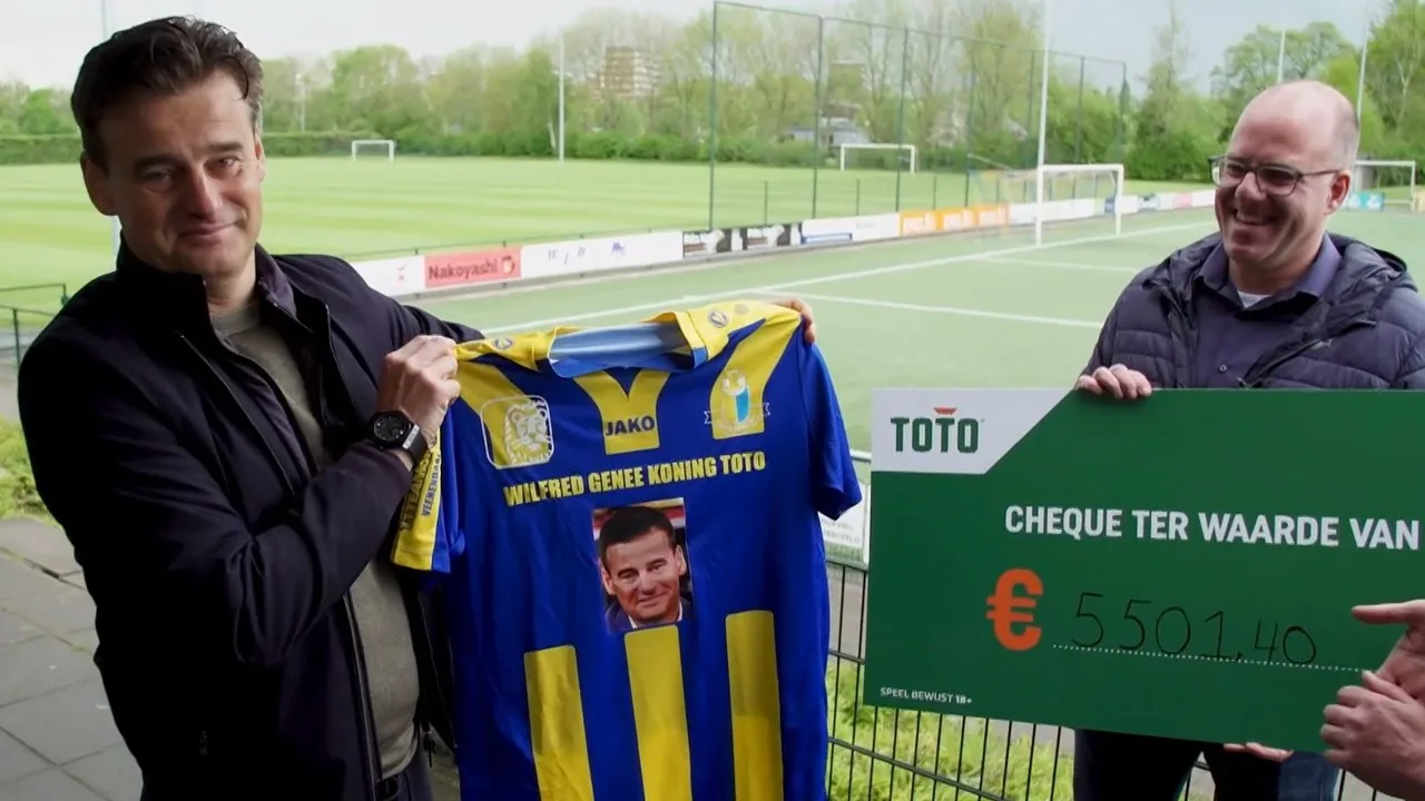 Wilfred overhandigt cheque aan TOTO-winnaar: ‘Is dit wel vera...