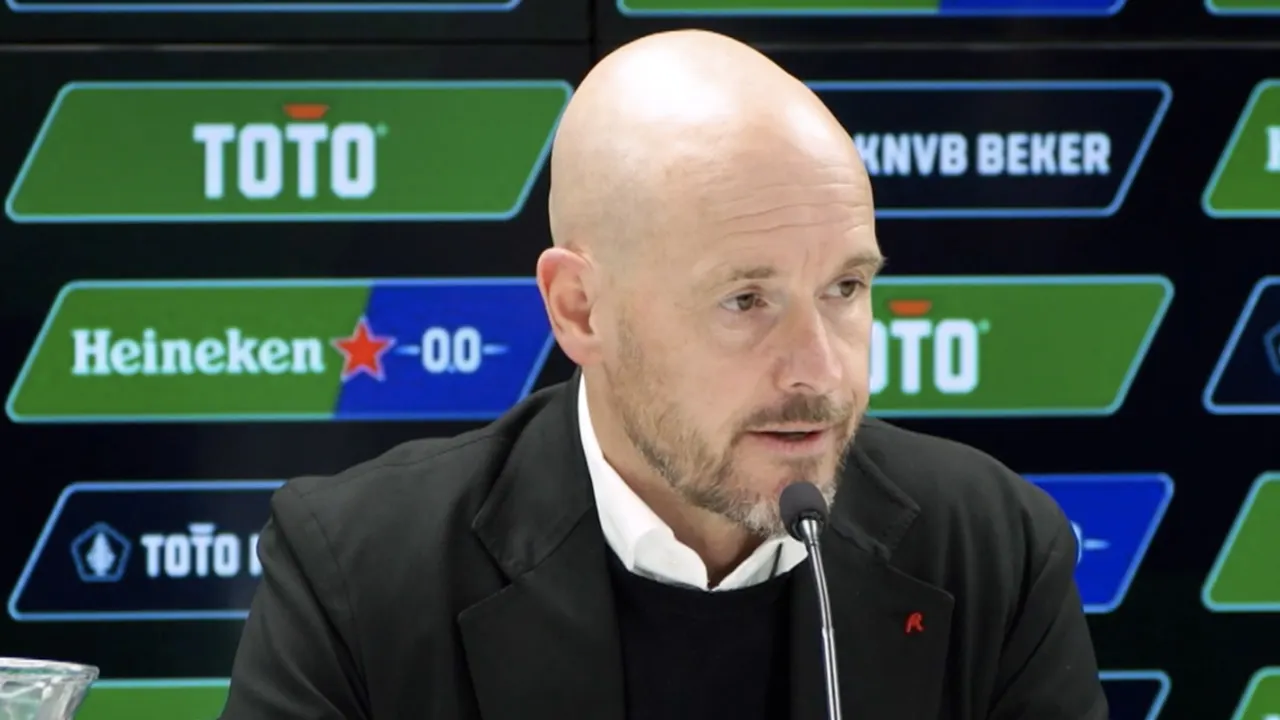 Ten Hag vindt PSV-winst onterecht: 'Een wedstrijd waar alles tegen zat'