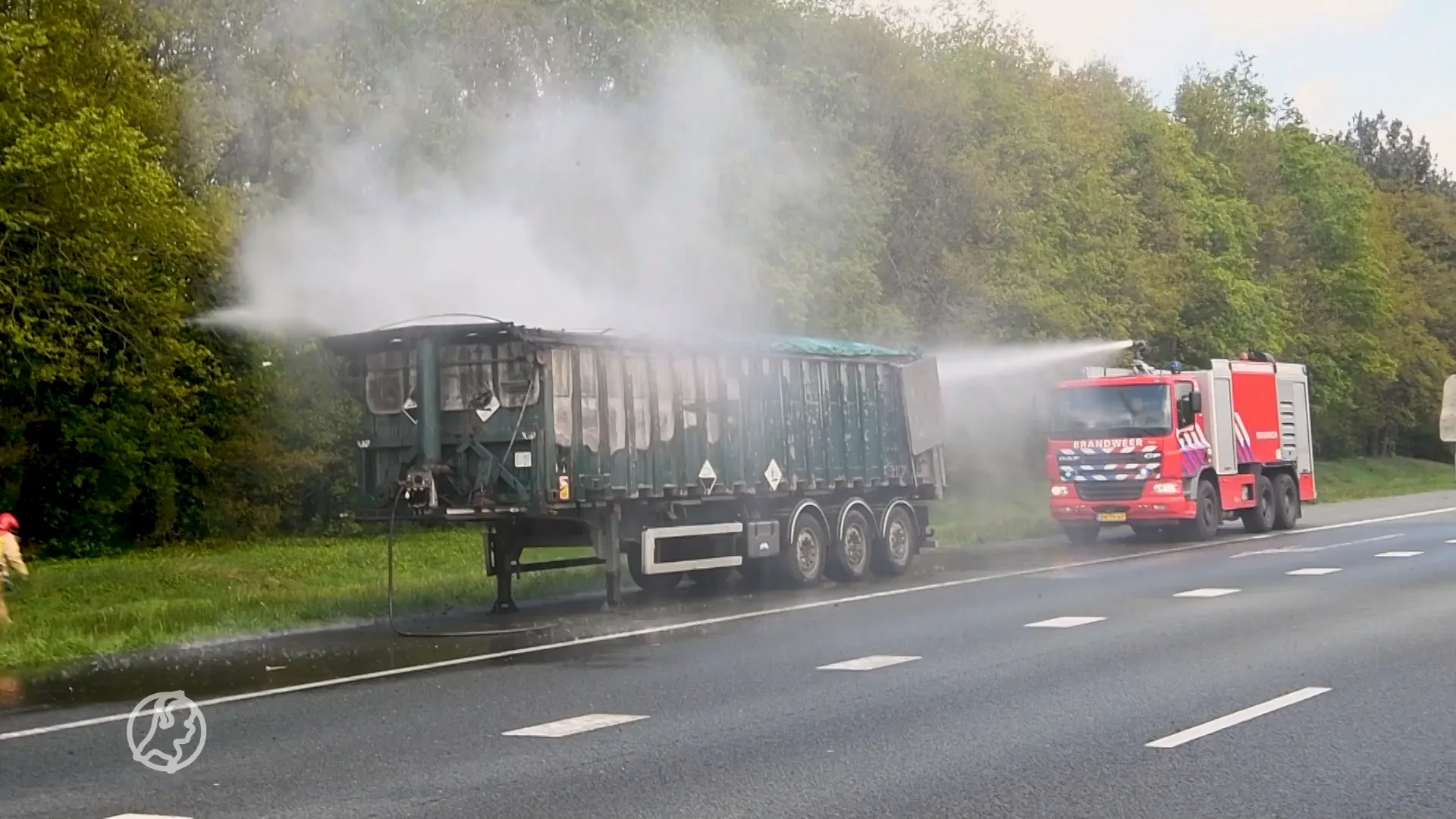 A67 bij Eersel tot 22 uur dicht door brandende vrachtwagen
