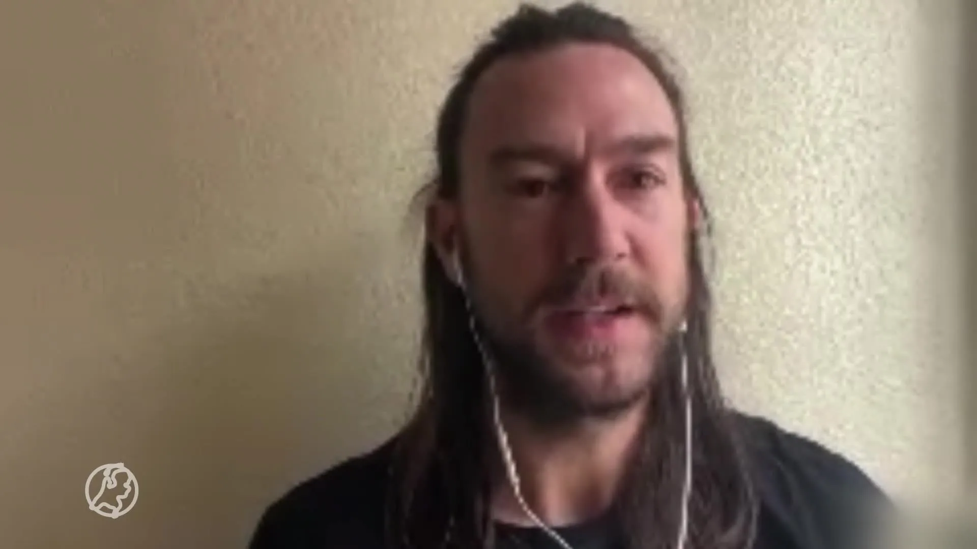 Anton start tocht van 5000 kilometer op blote voeten