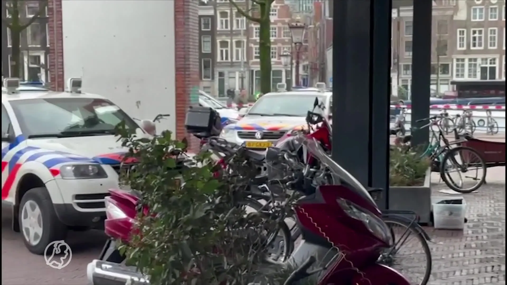 Kreungeluiden en 'iets' op het raam geplakt: zaal debat erotisch centrum ontruimd