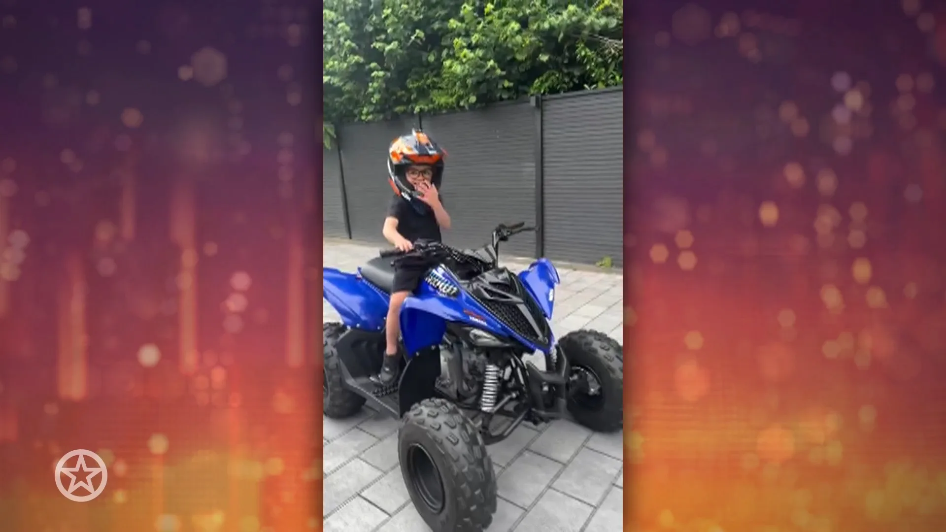 Zoontje Mo Bicep scheurt op quad