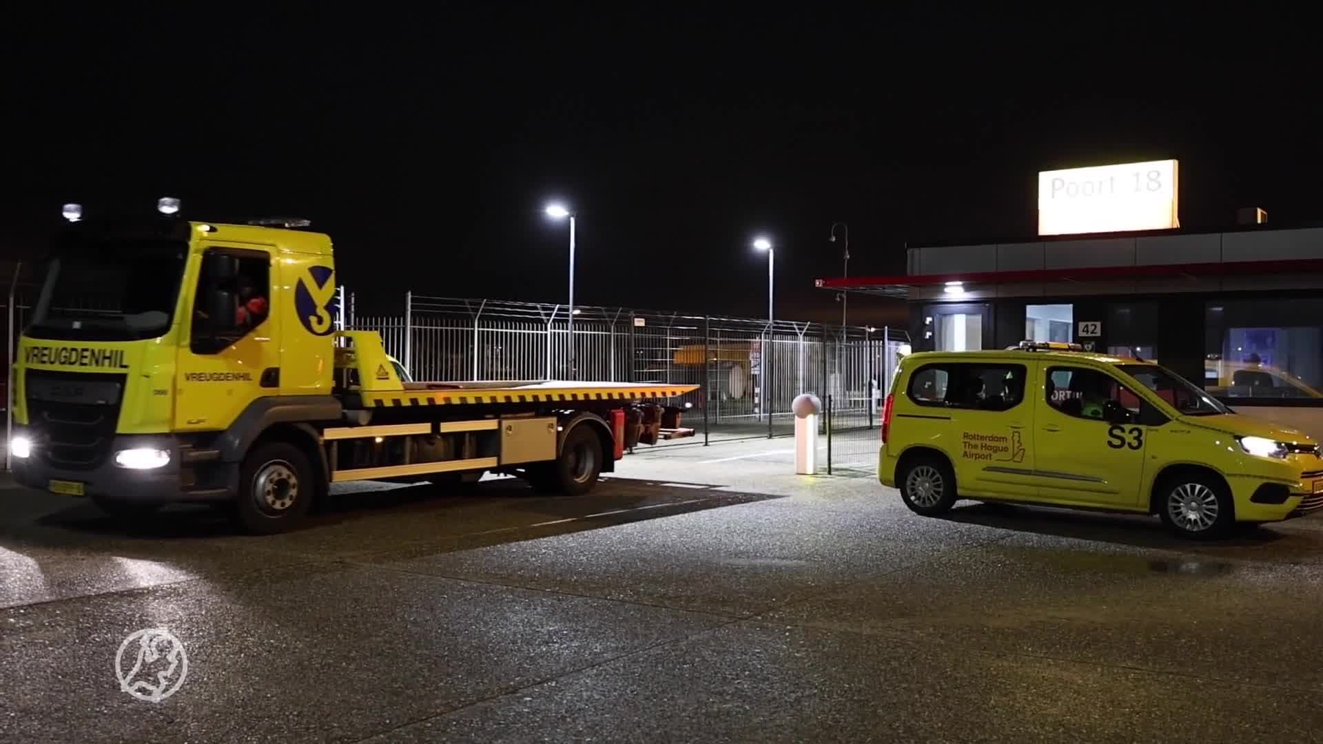 Man rijdt door hek vliegveld Rotterdam en raakt daarna zoek op landingsbaan