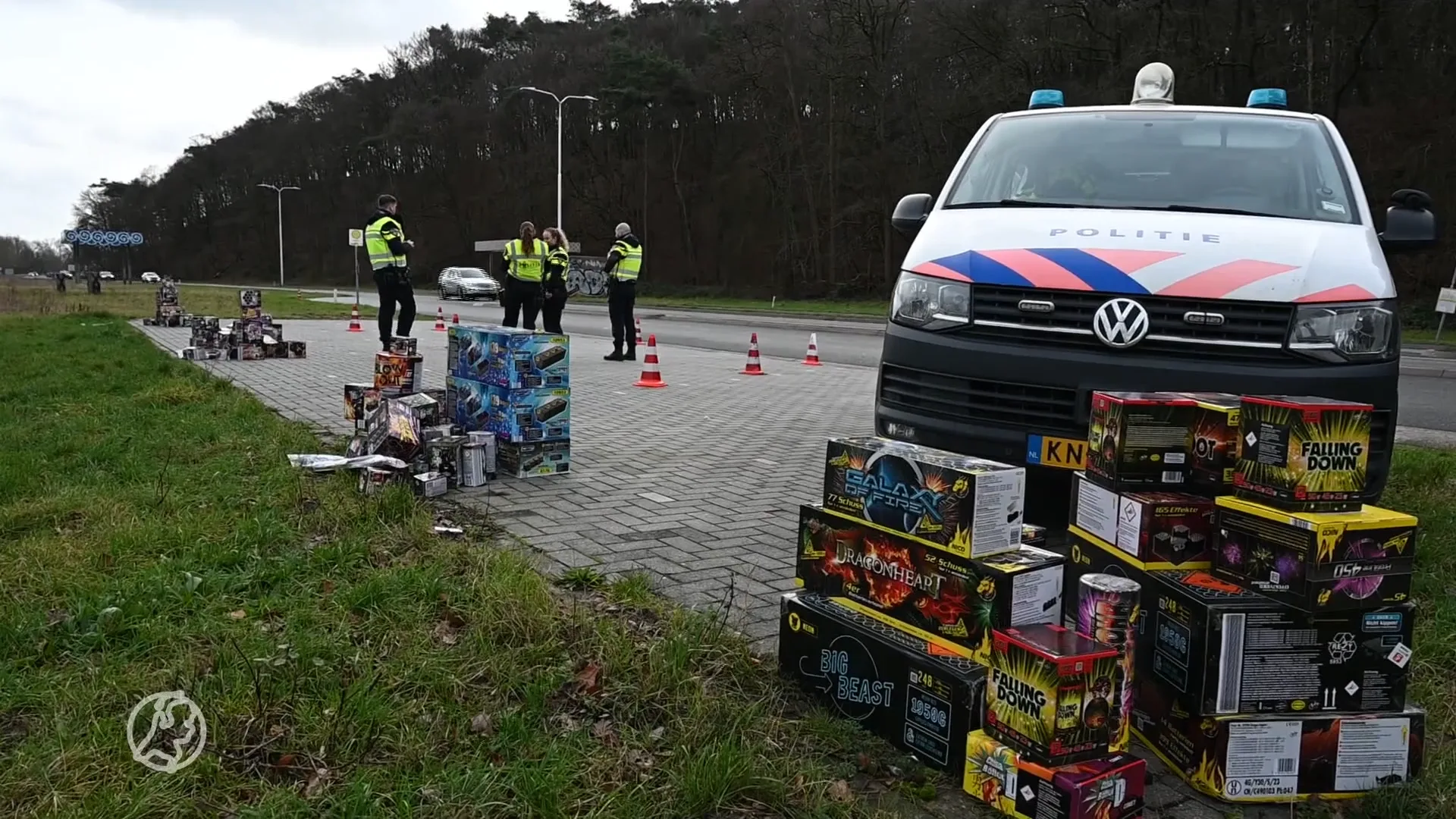 Nederlandse politie haalt voor honderden kilo's aan illegaal vuurwerk bij Duitse grens