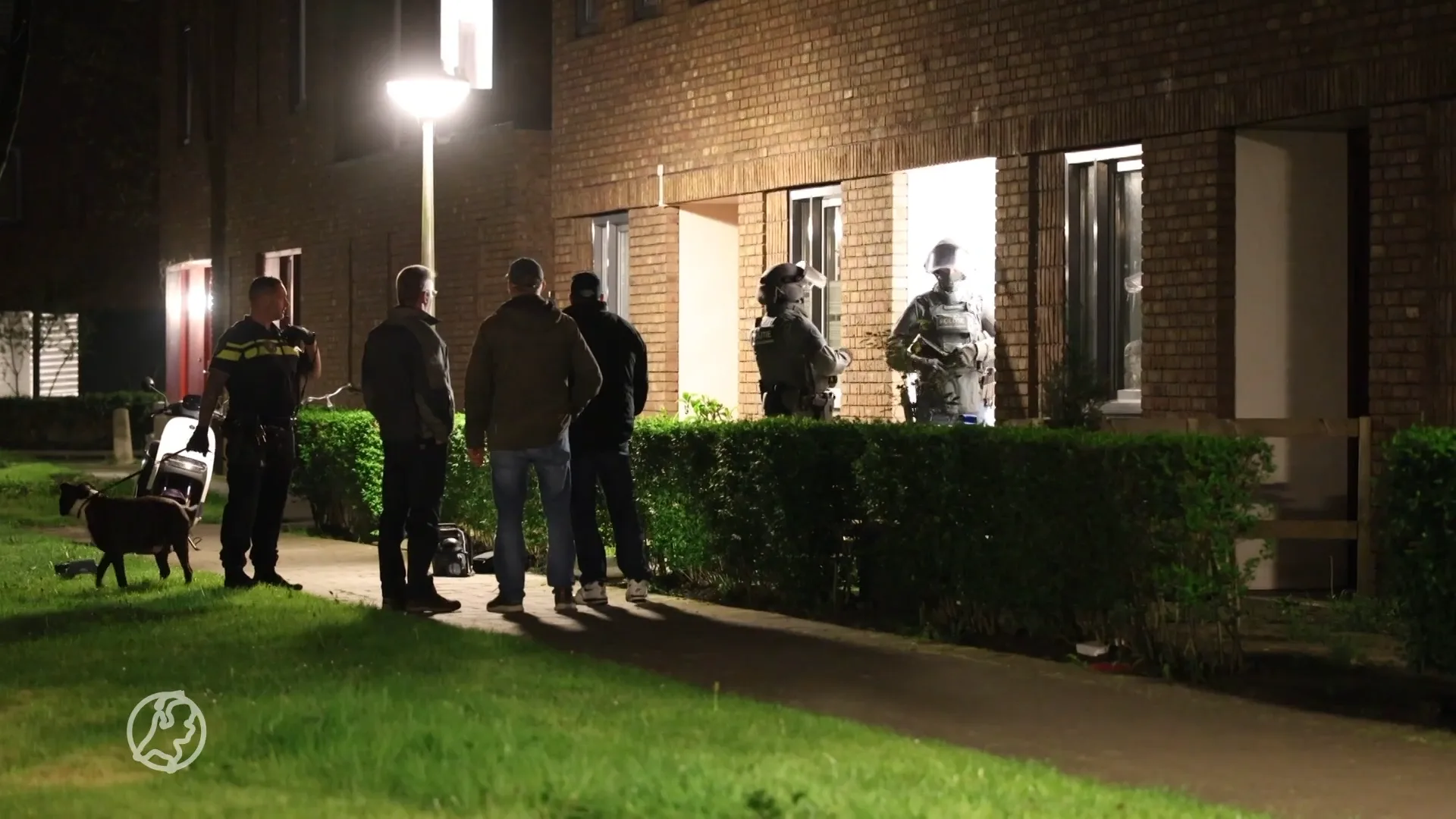 Politie valt woning binnen na schietincident Leeuwarden