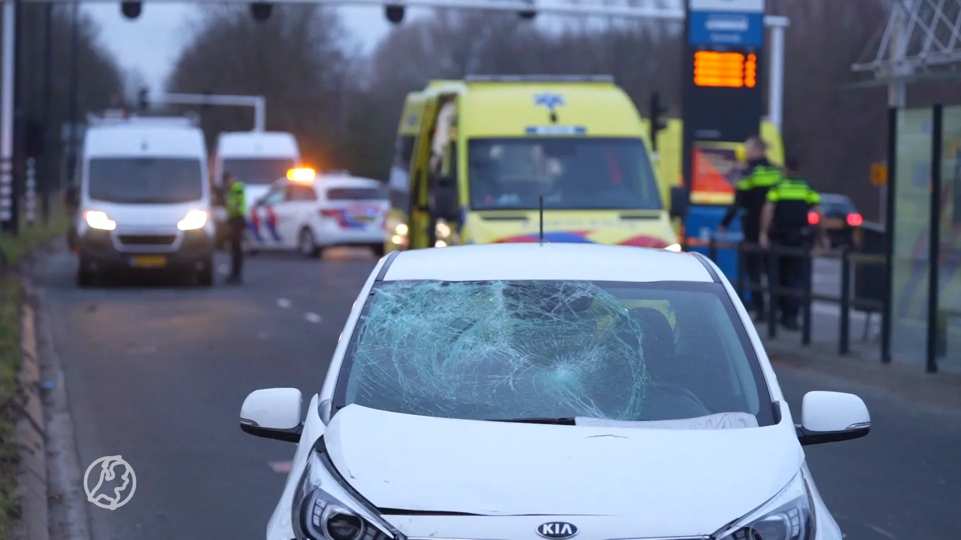 Meisjes met spoed naar ziekenhuis na aanrijding door auto in Eindhoven