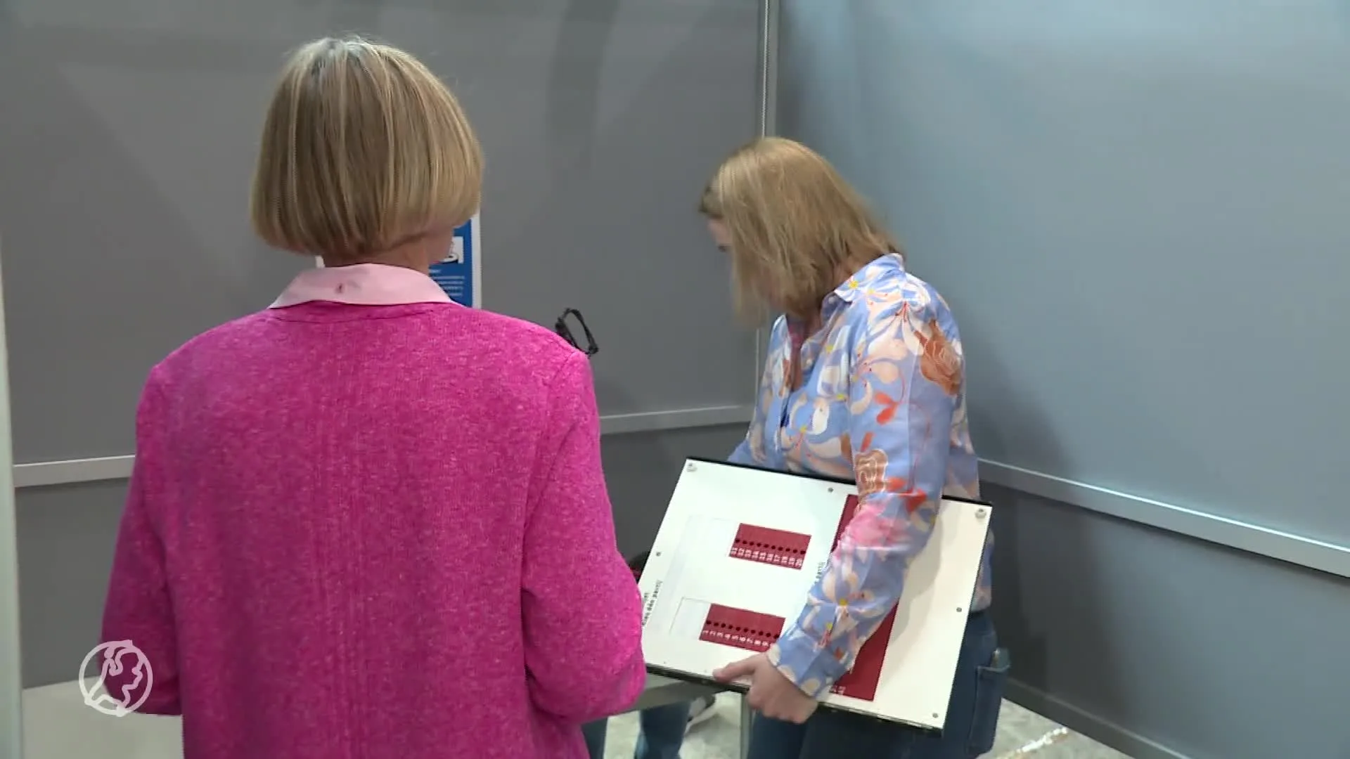 Zijn gigantische stembiljetten straks verleden tijd? Proef met kleinere variant