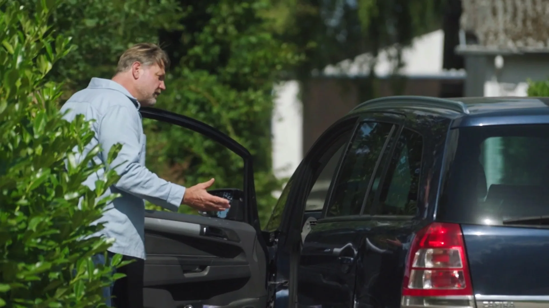 Dennis confronteert oom die al 6 jaar erfenis achterhoudt