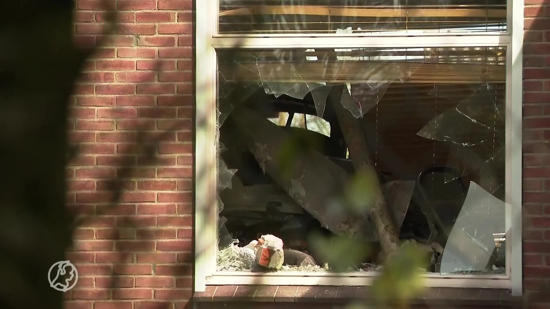 Automobilist rijdt pas gerenoveerd huis binnen in Oostelbeers