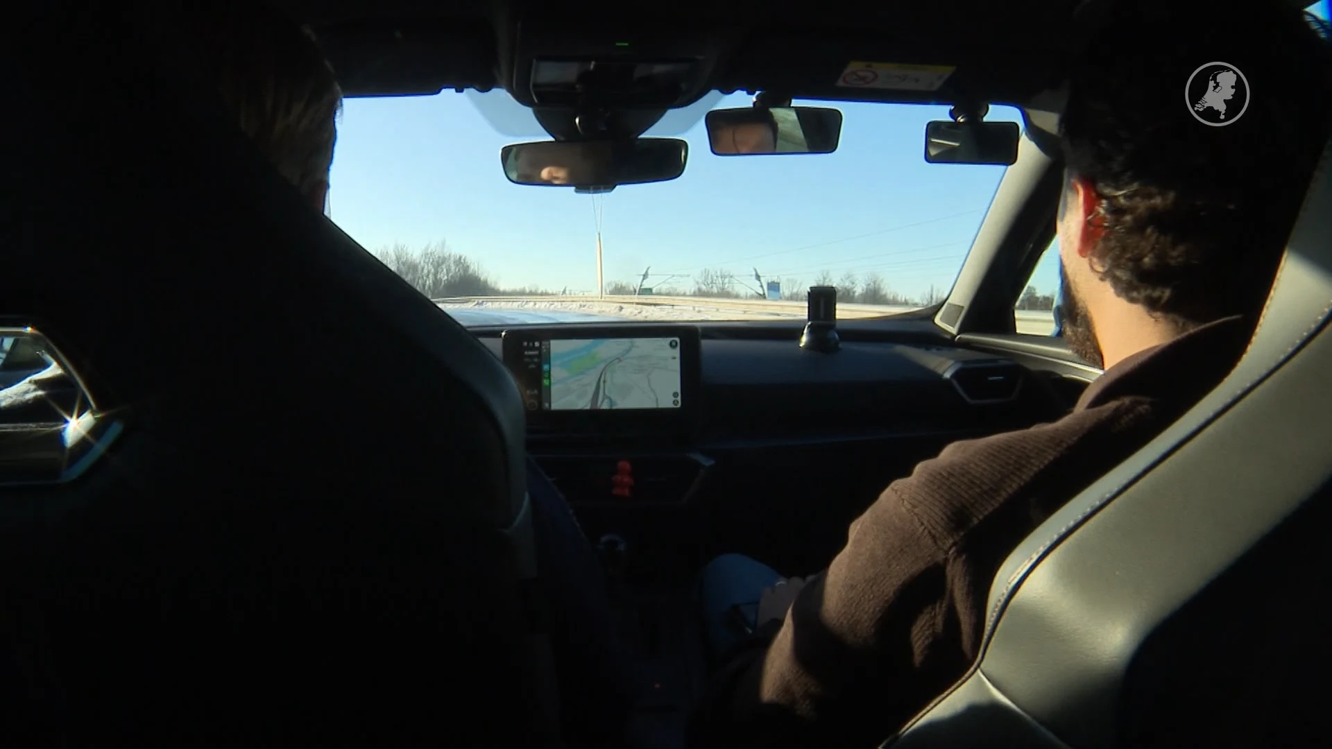 Rijexamens massaal uitgesteld door winterweer: bij rij-instructeur Touran rijden ze wel door