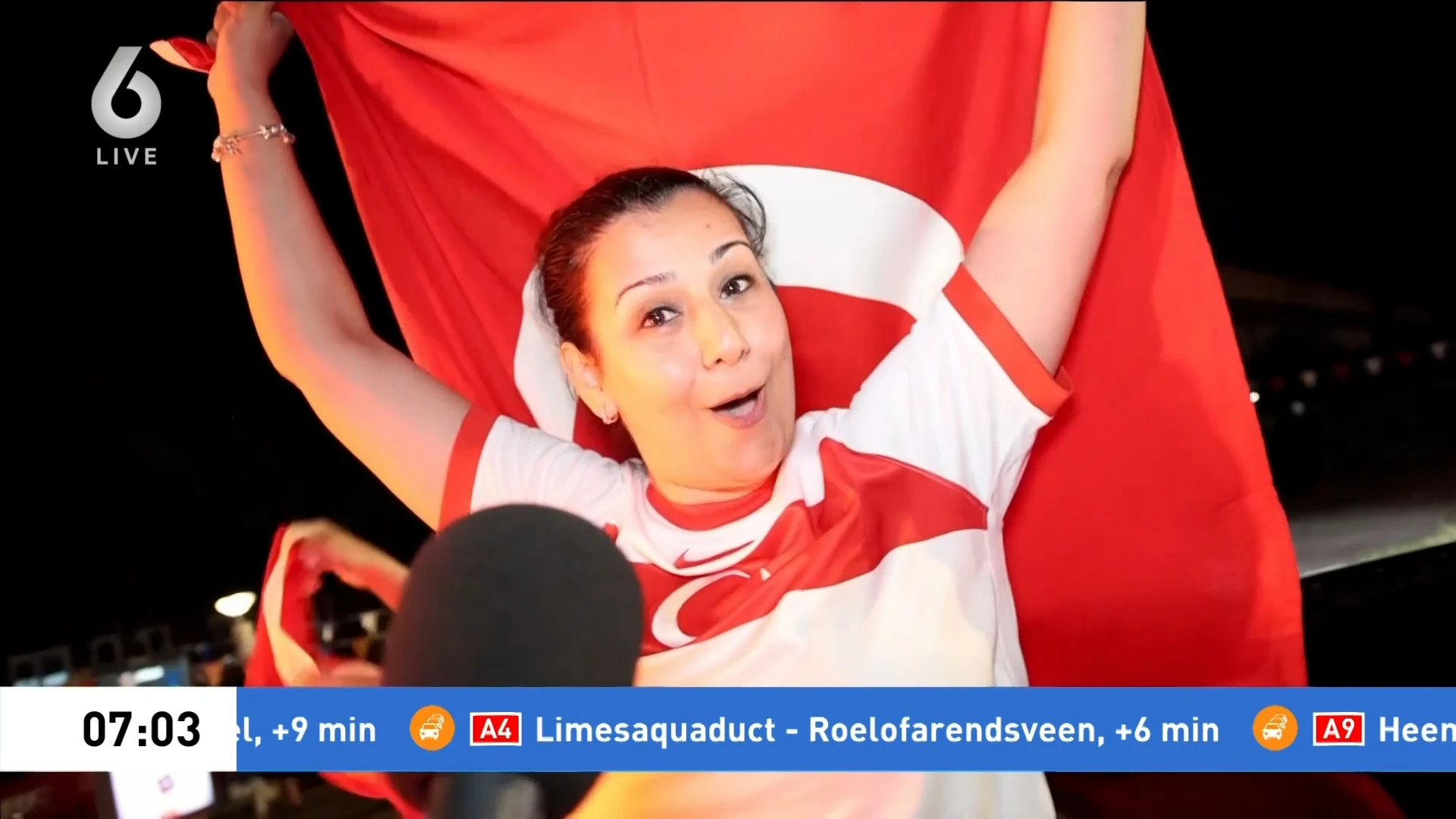 Feestvierende Turken vieren behalen volgende ronde EK