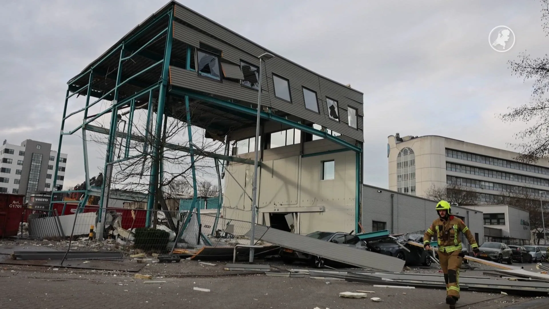 Auto's beschadigd na fout bij sloopwerkzaamheden Schiedam