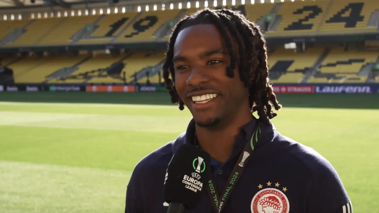 Richards looft Olympiakos-supporters: 'Je zult heel veel gekke dingen zien!'