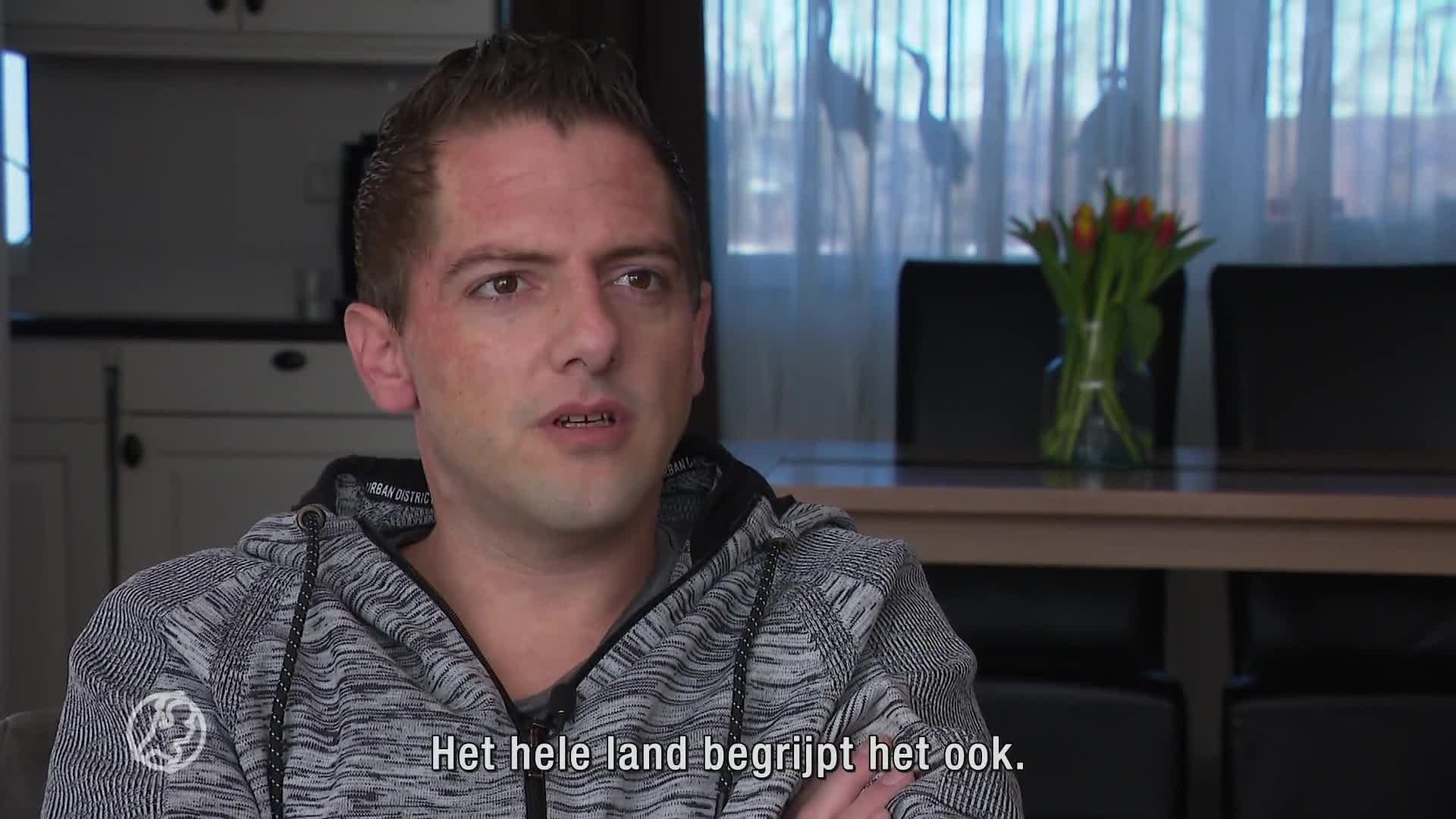 Wie stompte en wurgde baby Elise tot ze stierf? Vader doet emotionele oproep