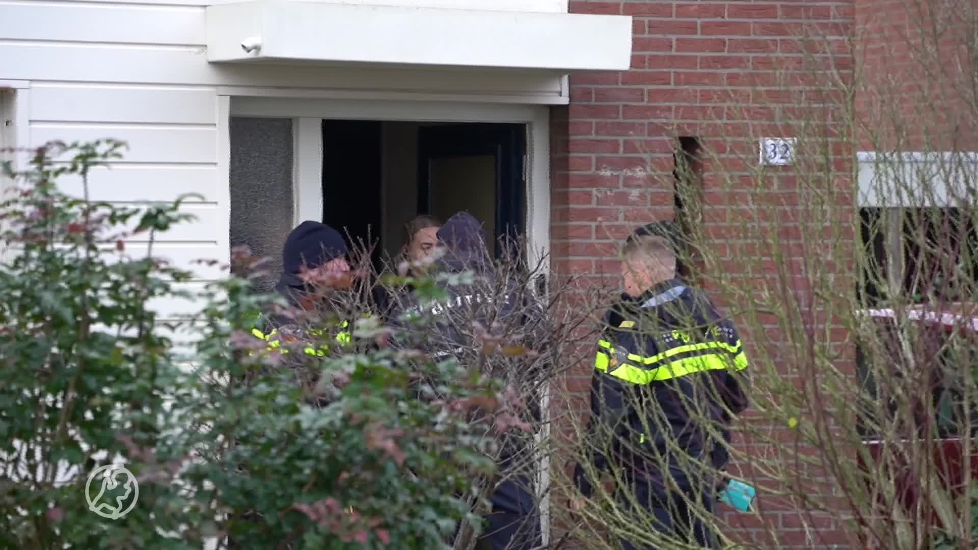 Twee lichamen gevonden in woning Lathum, politie doet onderzoek