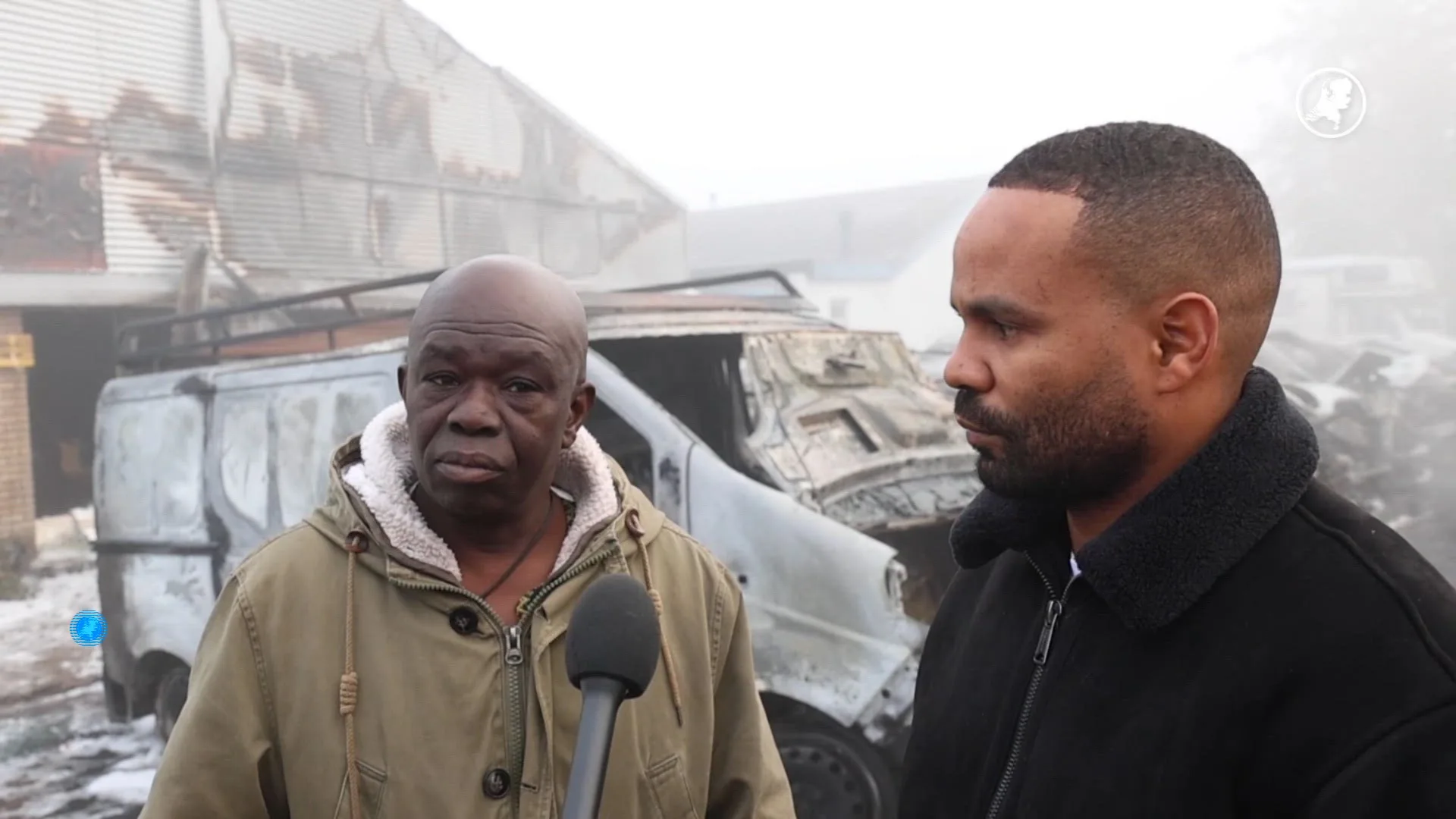 Grote brand bij autobedrijf in Leeuwarden verwoest tientallen auto’s