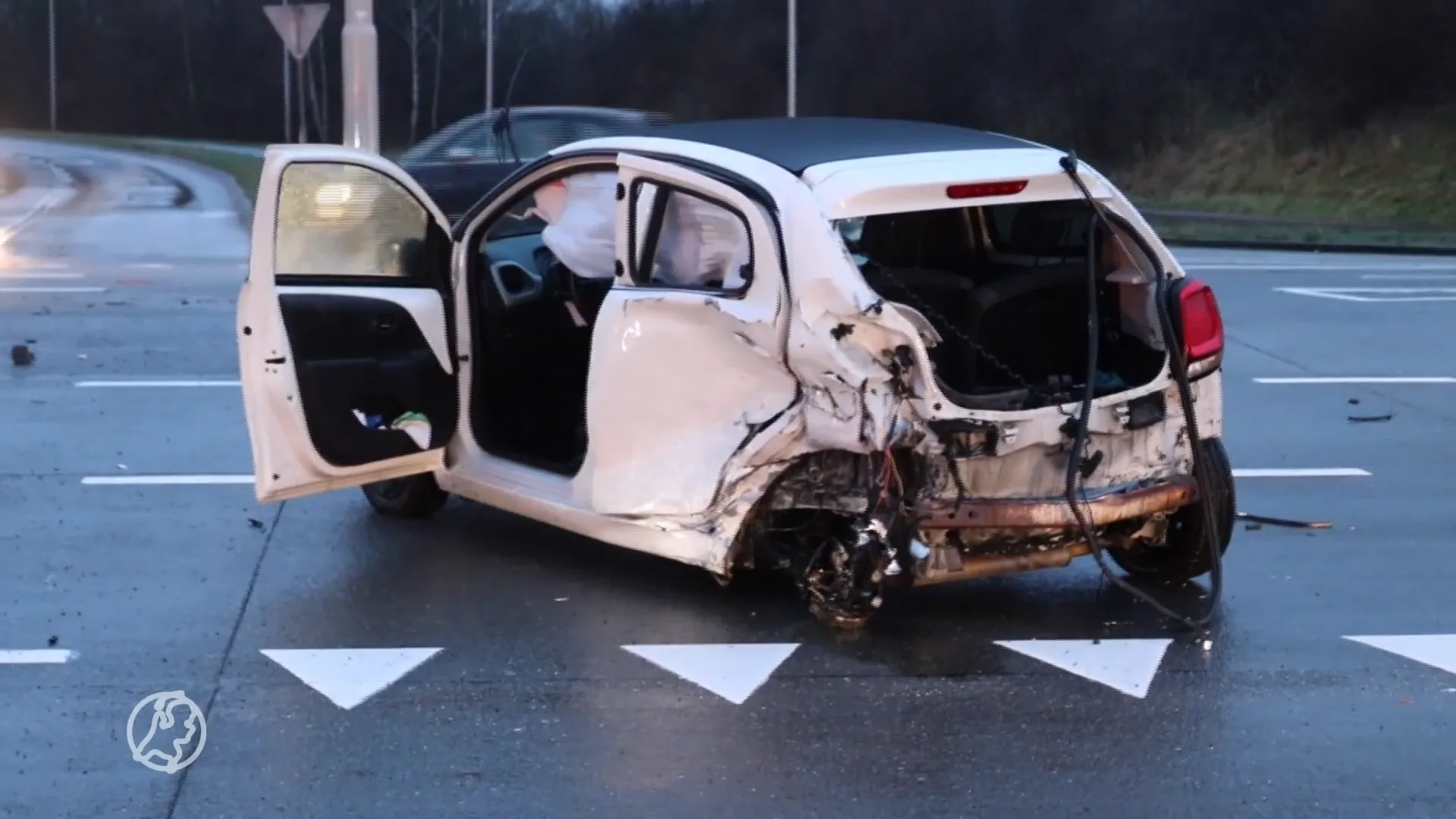 Politieauto botst achterop andere auto