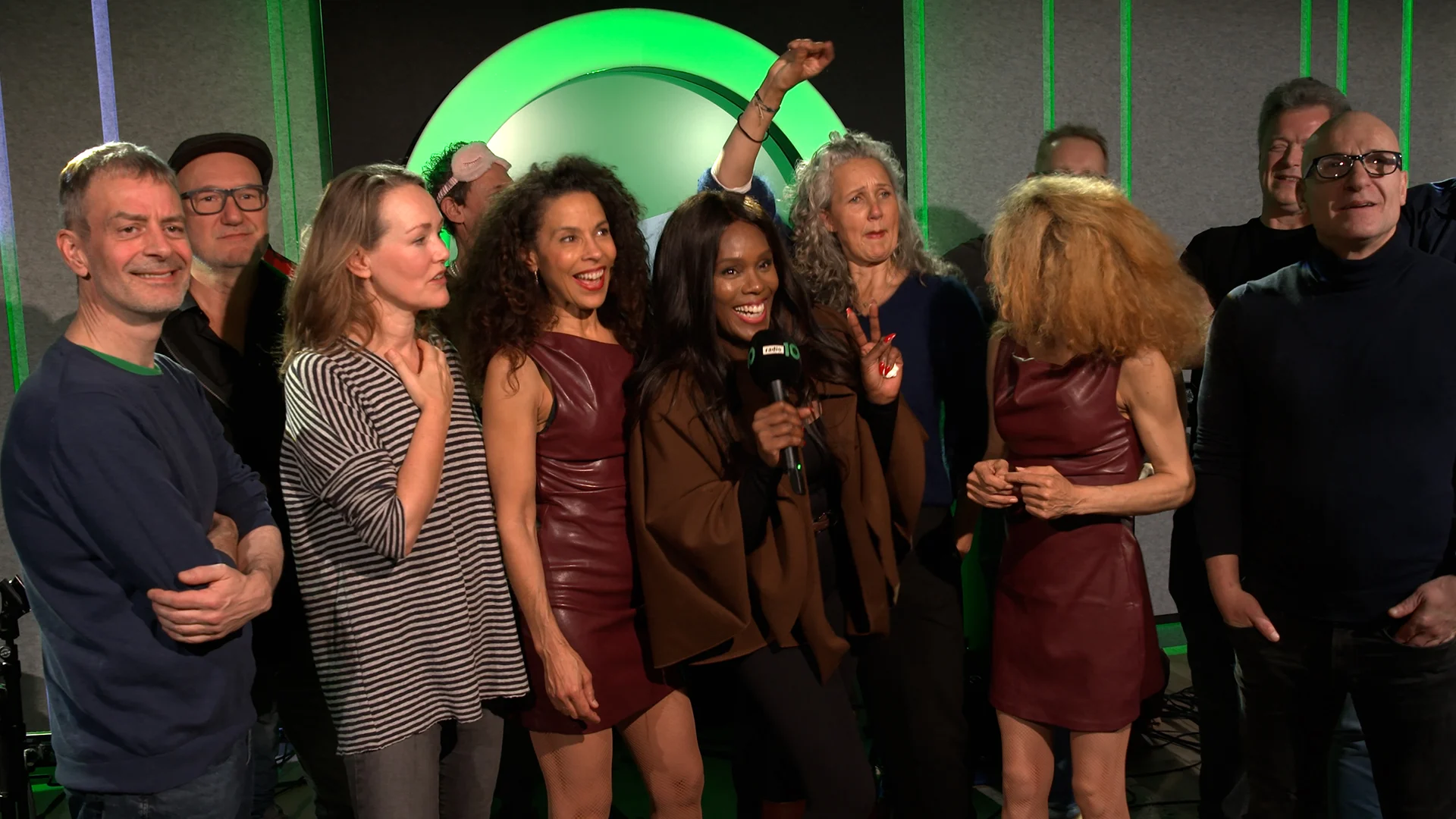 13-koppige tributeband Donna's Hot Stuff speelt de Donna Summer-Flitshit!