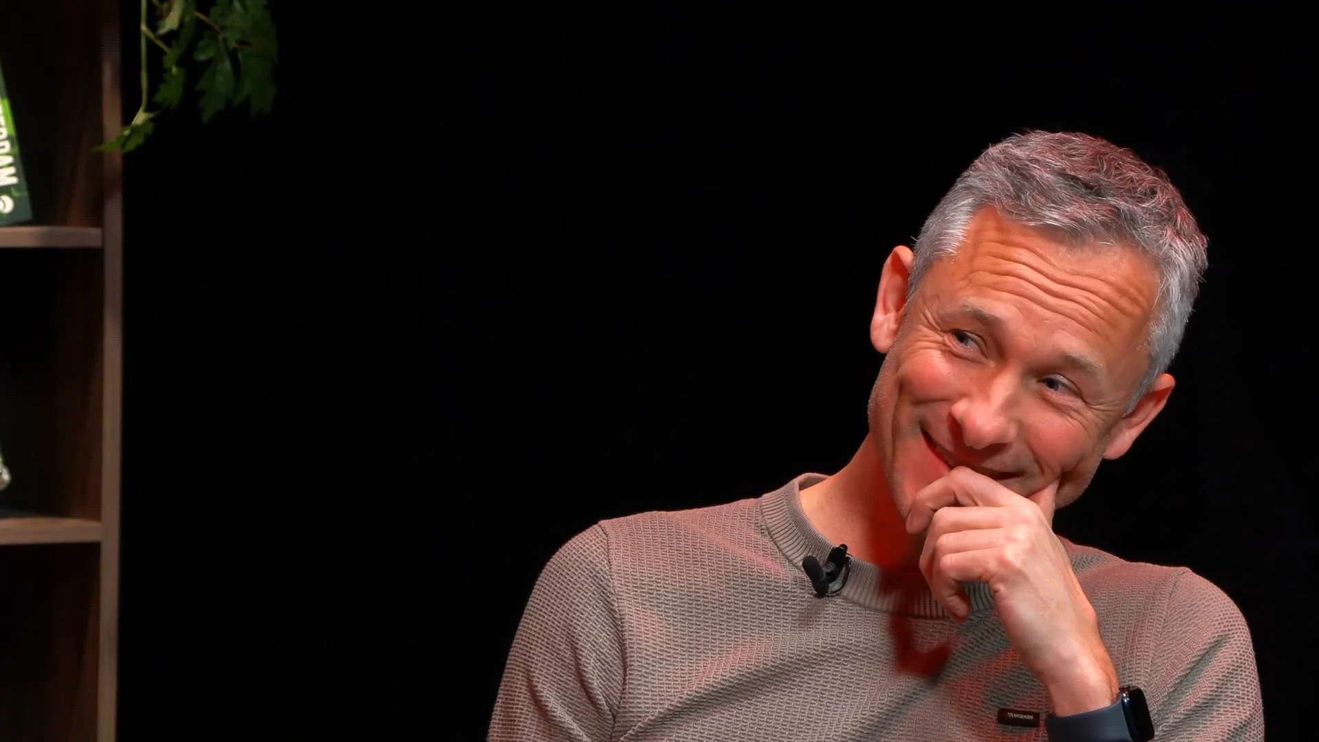 Bas van Veenendaal openhartig over huwelijksbreuk: 'Na 22 jaar uit elkaar'