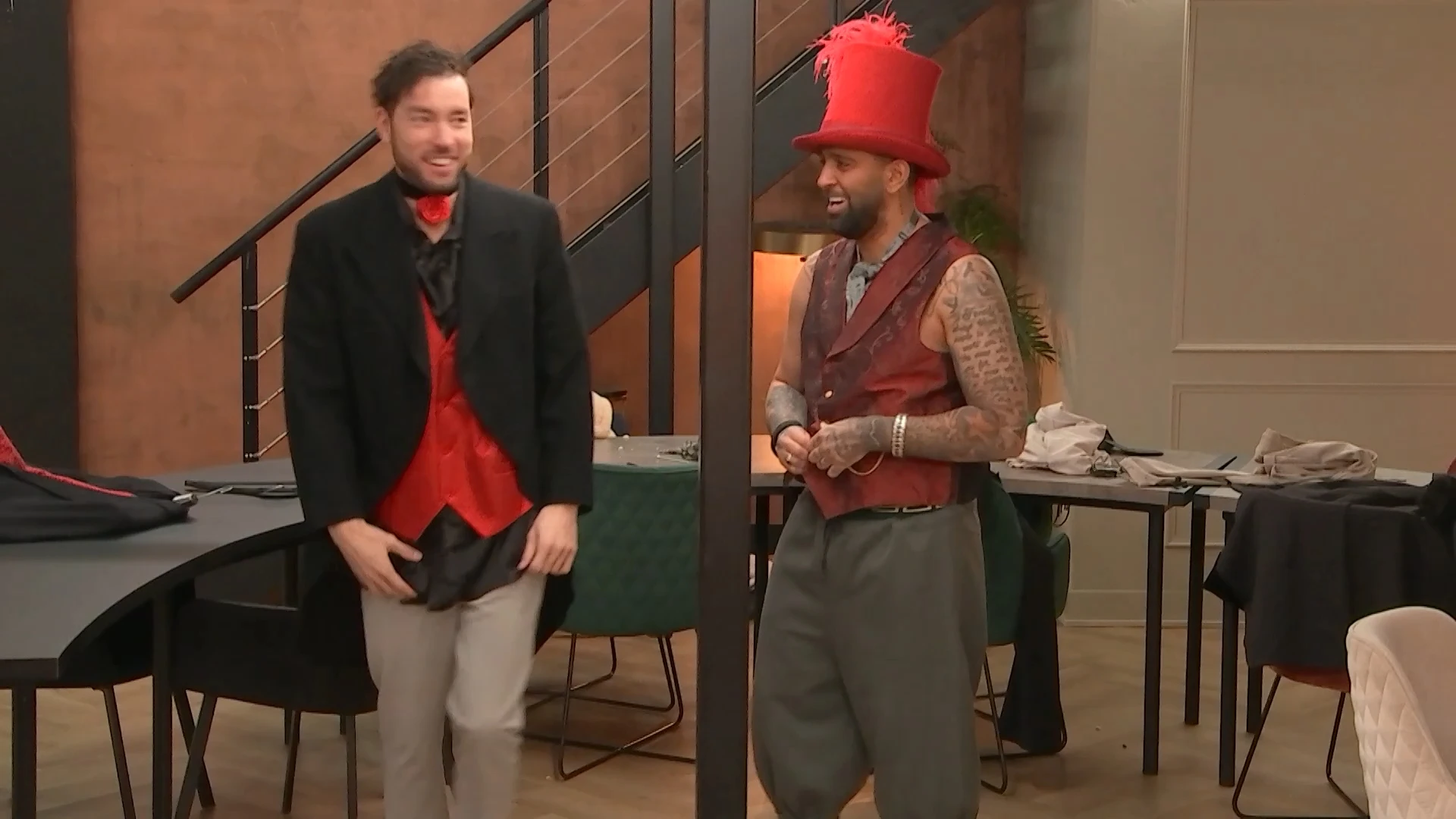 In deze outfit lijkt Fadi volgens Peter op Aladdin!