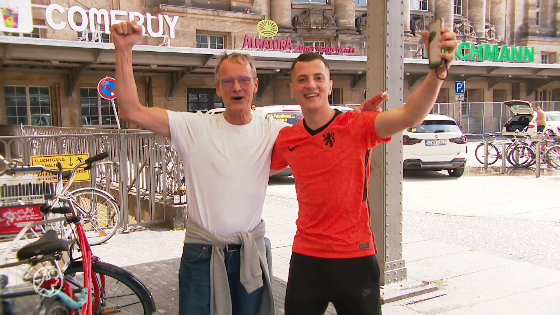 Fans op weg naar Berlijn: 'Zou volgende keer Depay niet laten spelen'