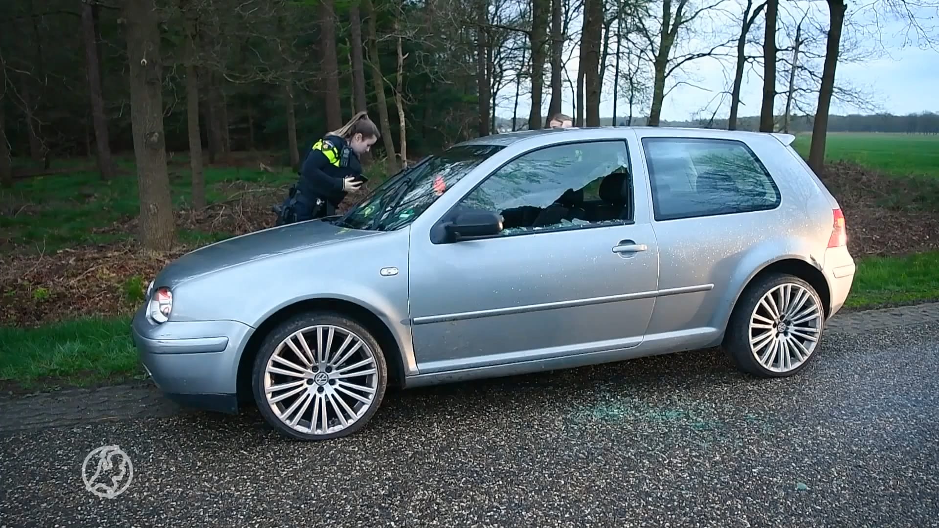 Auto beschoten in Casteren, bestuurder gewond