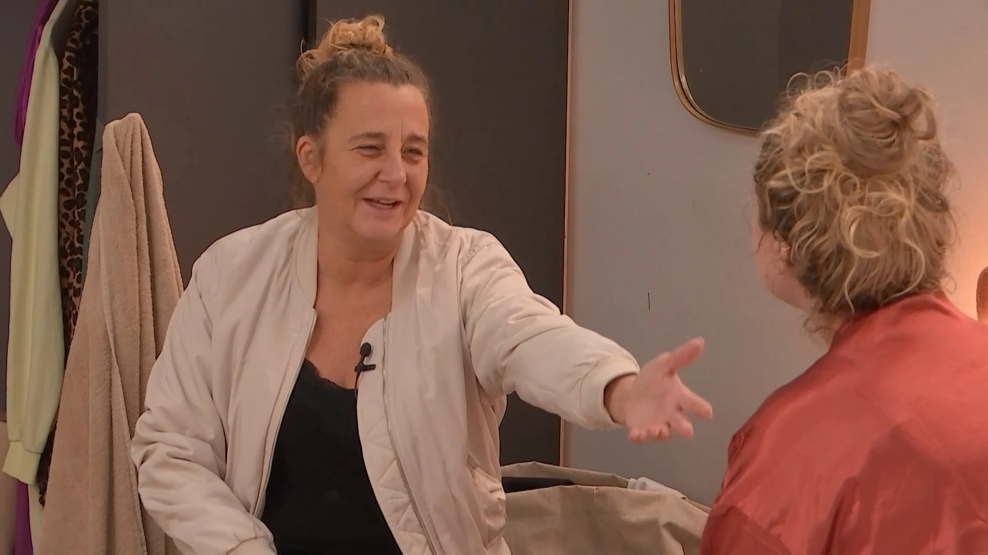 Daisy denkt dat Angelo Lisa leuk vindt