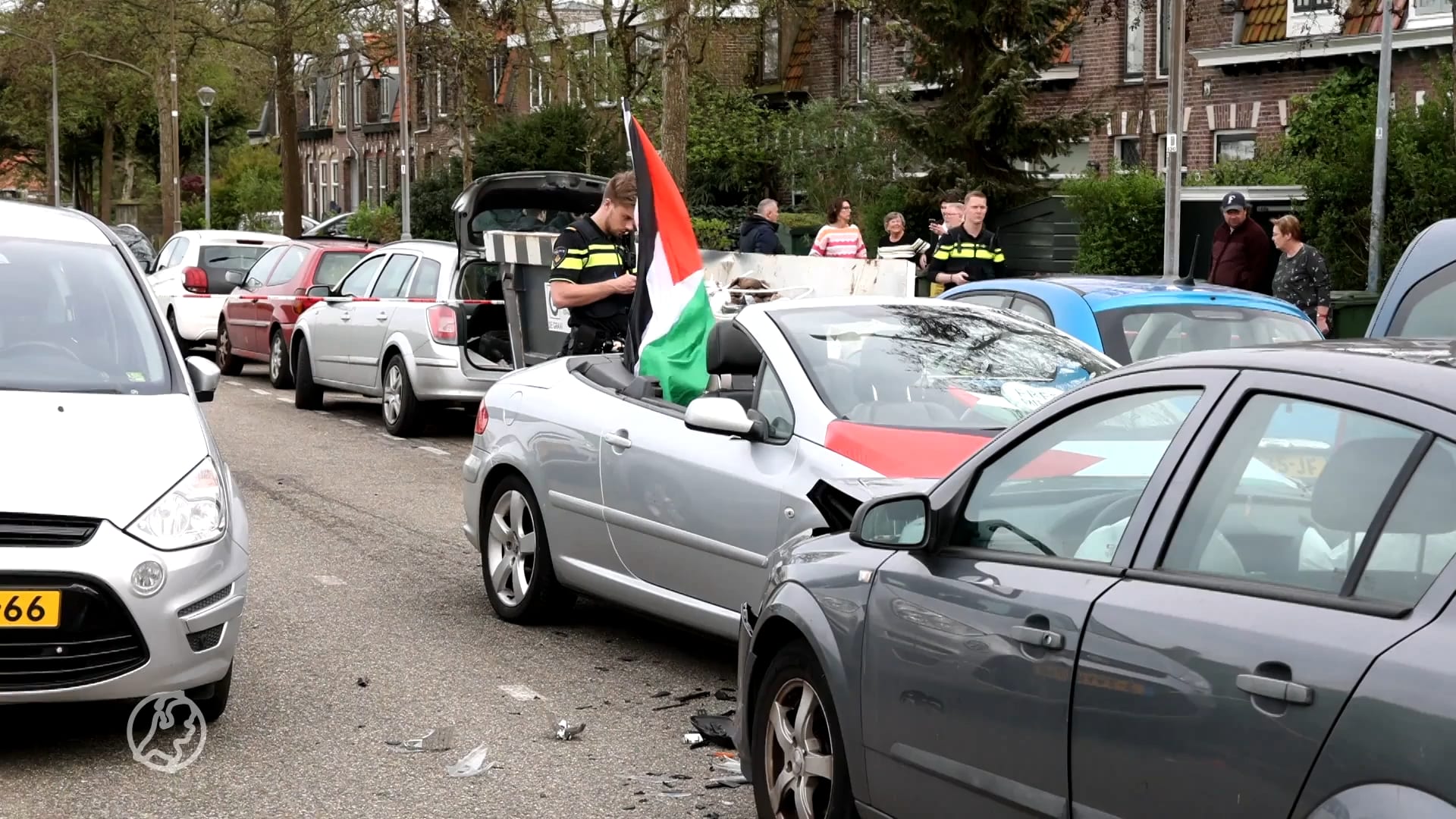 Twee mensen gewond en schade aan auto's bij steekpartij in Haarlem