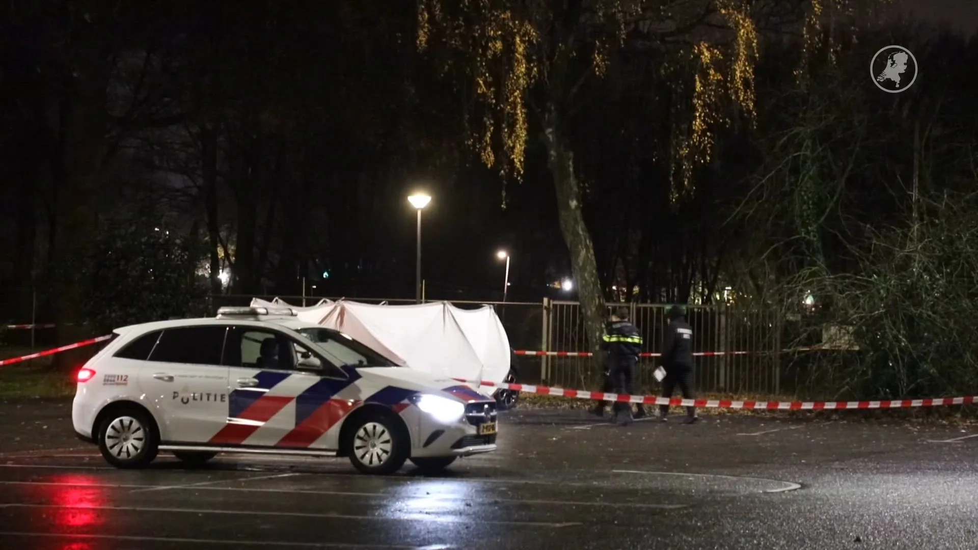 Politie doet onderzoek naar gevonden lichaam in auto parkeerplaats Ede