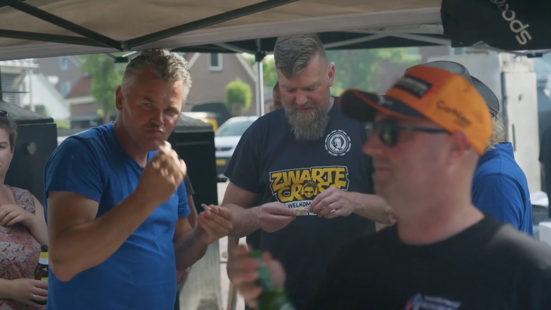 Gooit hobby 'palingroken' roet in het eten voor groep Hebbes?