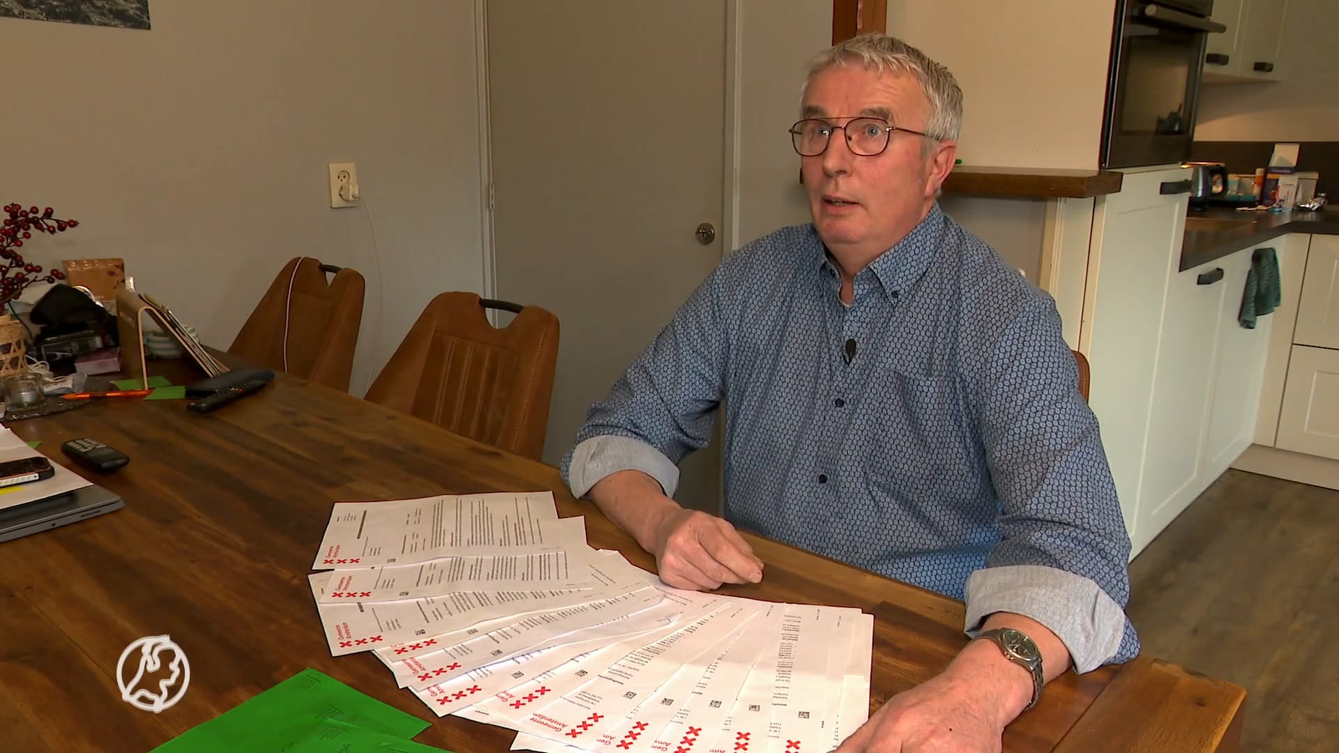 Jan blijft parkeerboetes ontvangen uit Amsterdam terwijl hij er nooit is: 'Ik word er gek van'